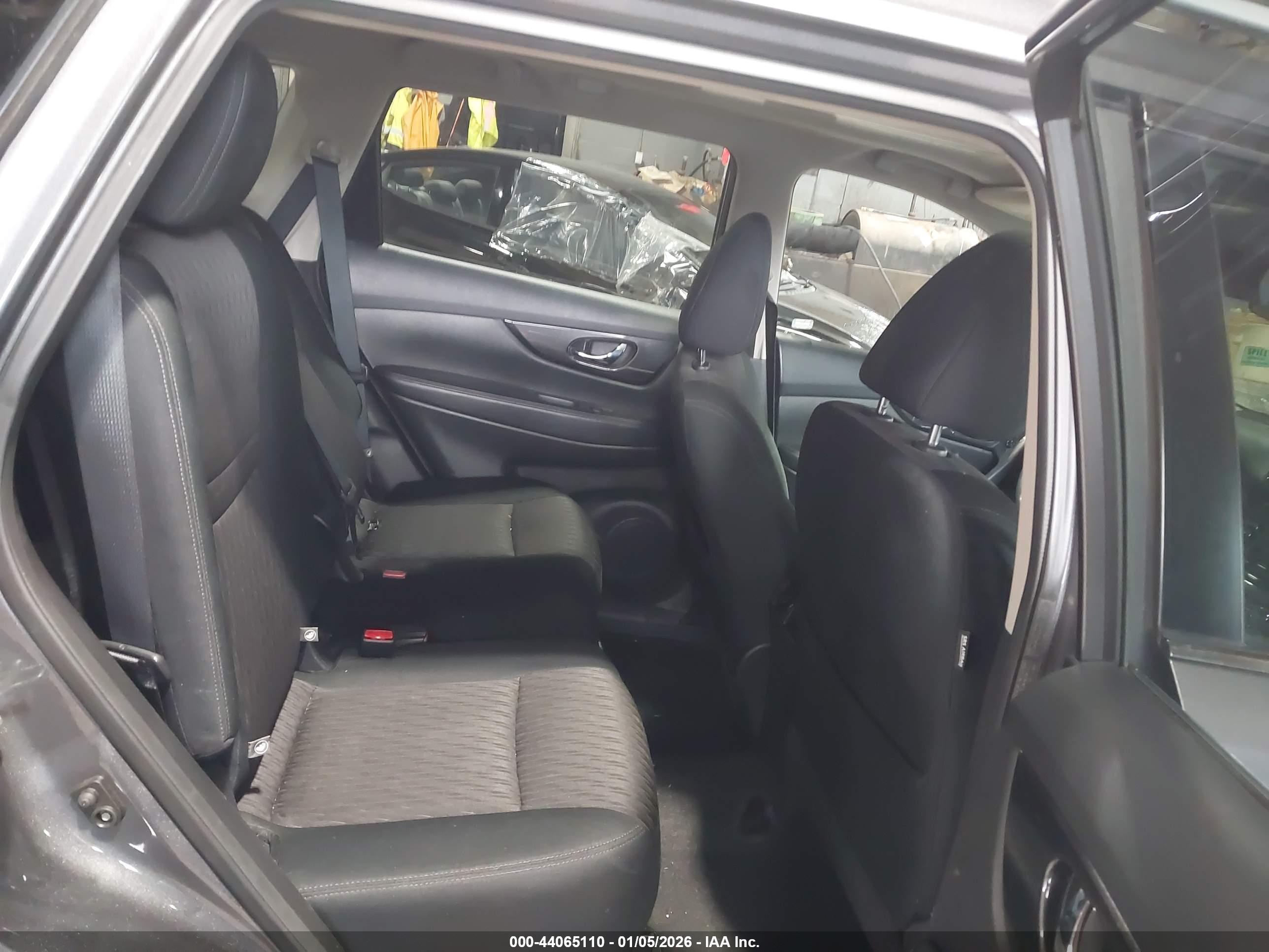 NISSAN ROGUE image 8