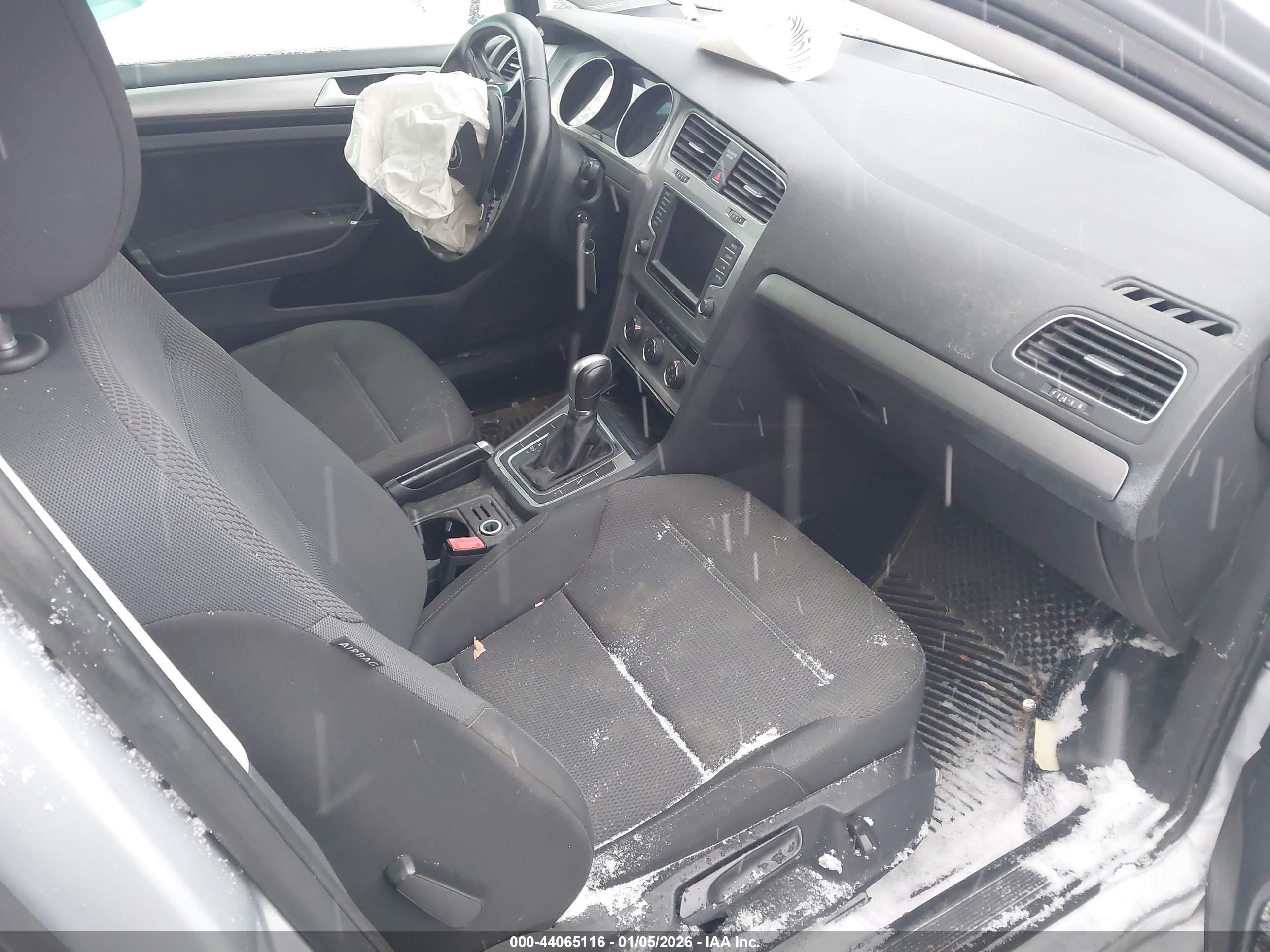 VOLKSWAGEN GOLF image 5