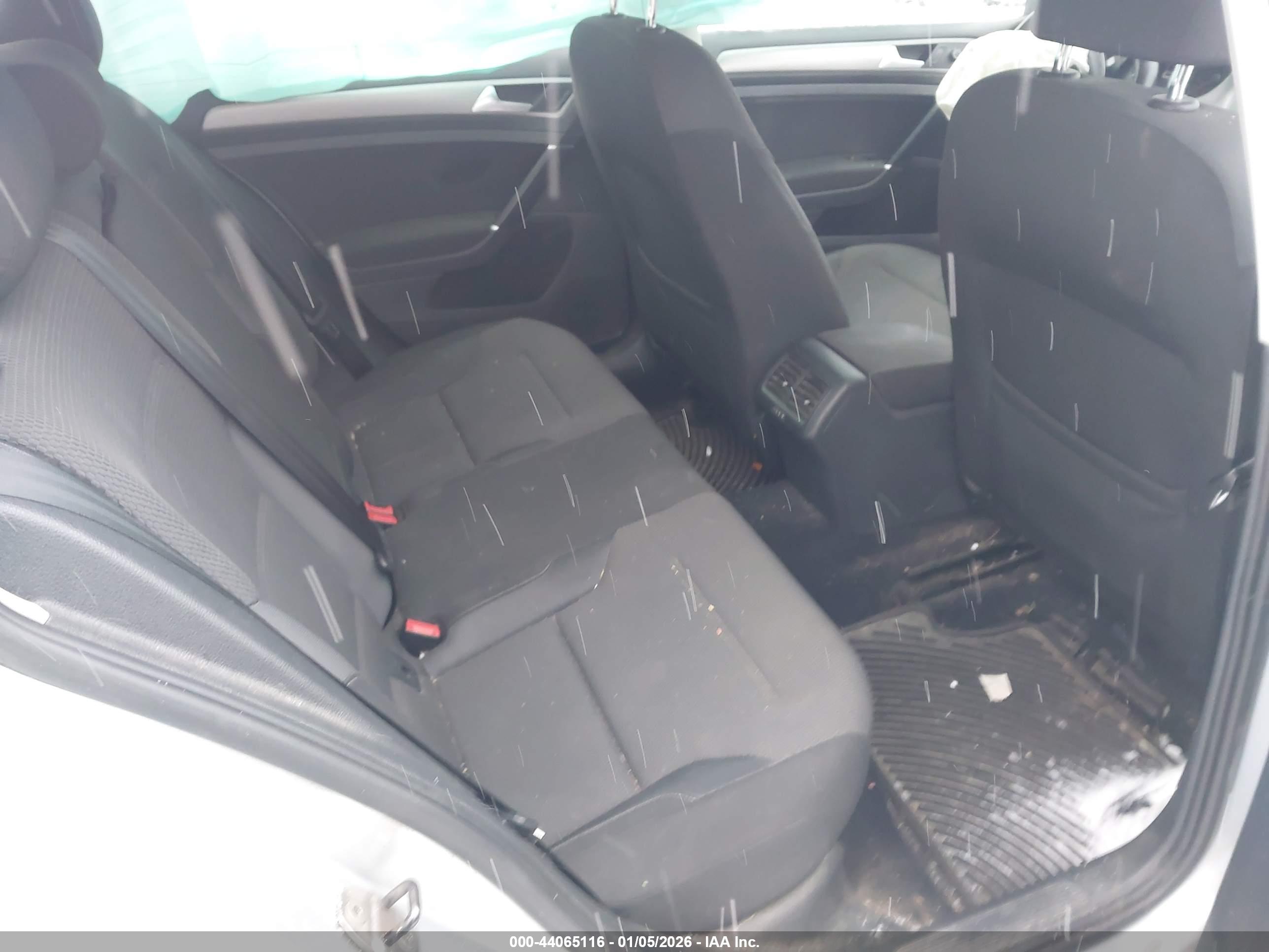 VOLKSWAGEN GOLF image 8