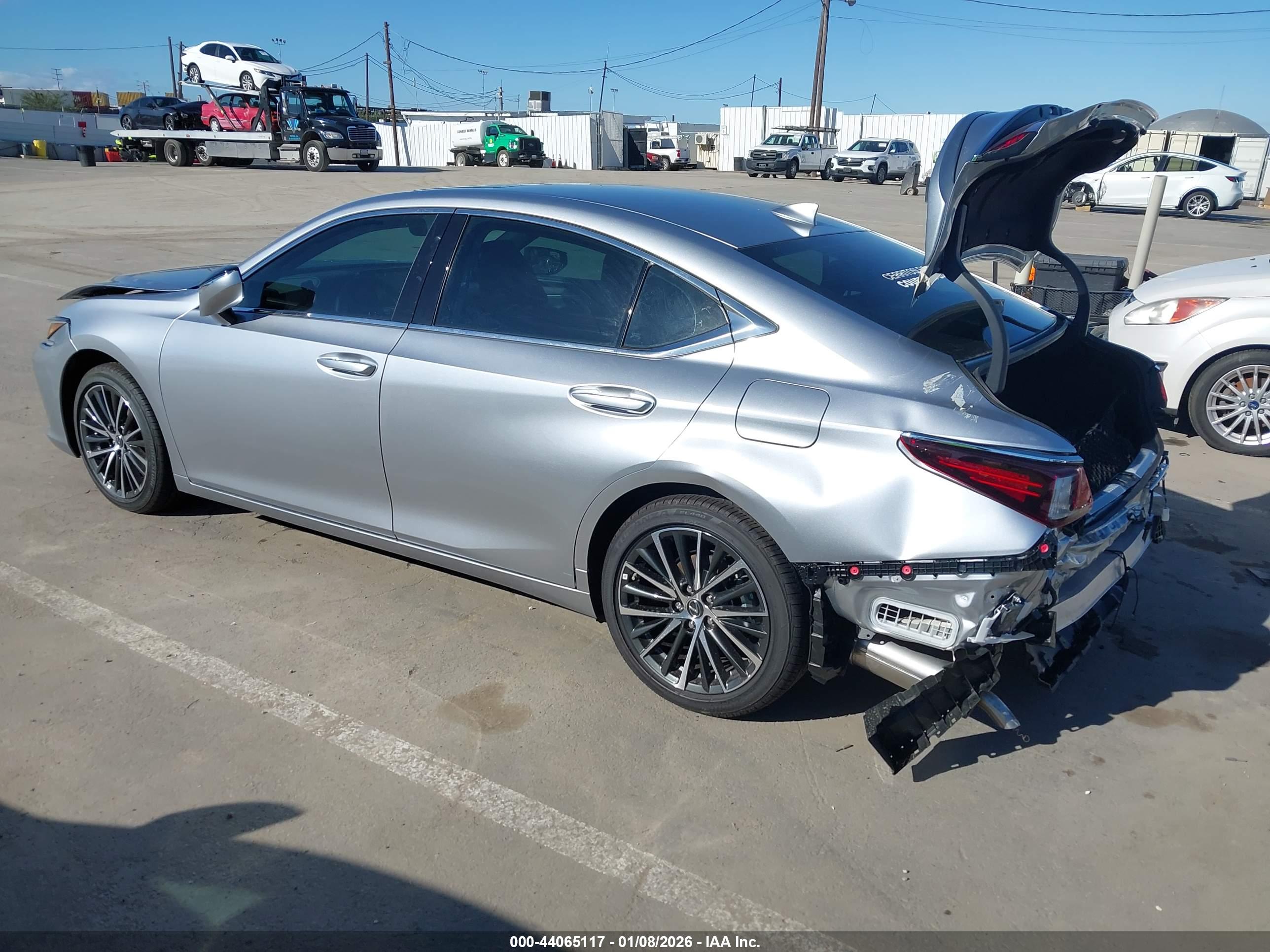 LEXUS ES image 3