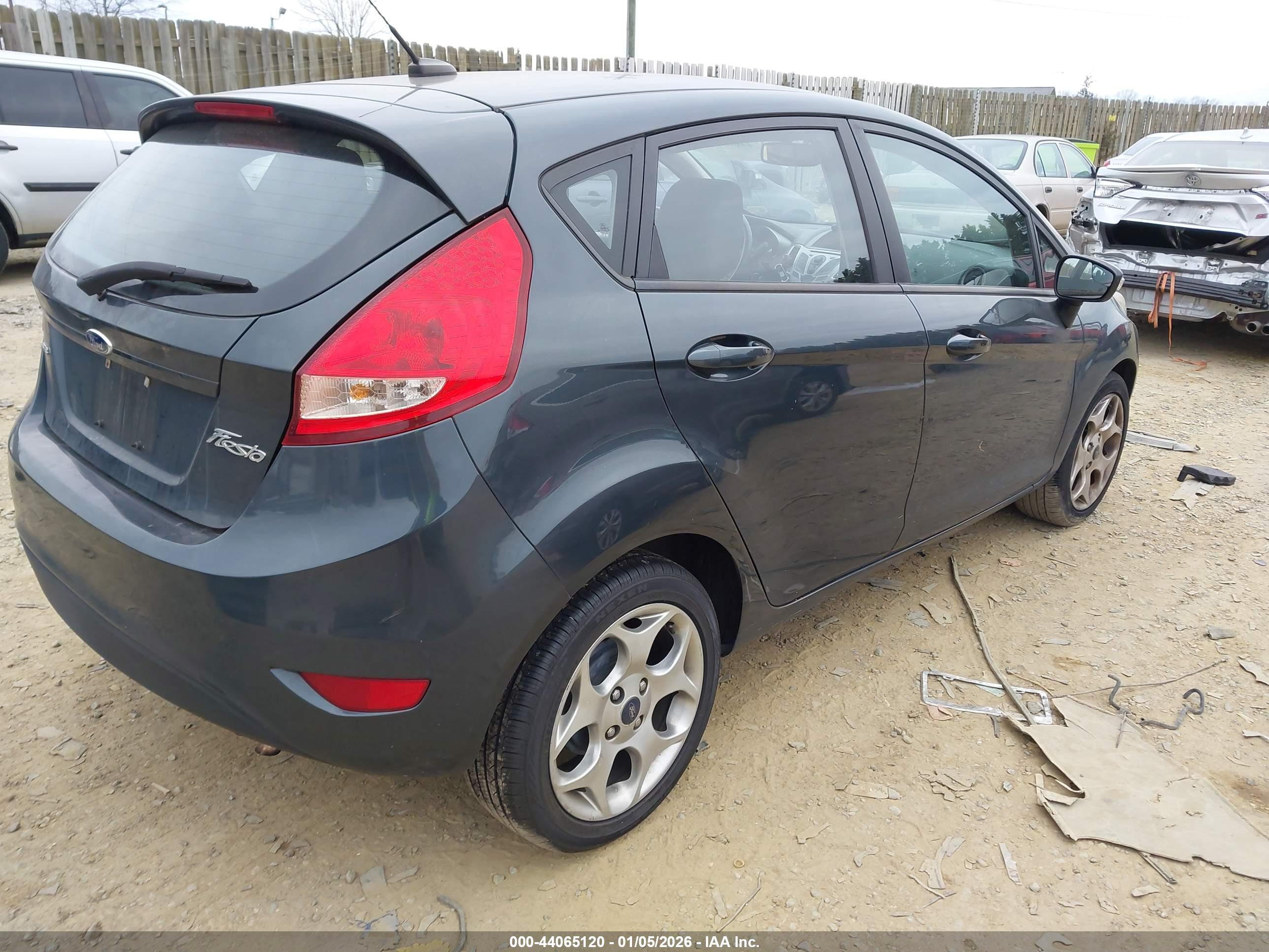 FORD FIESTA image 4