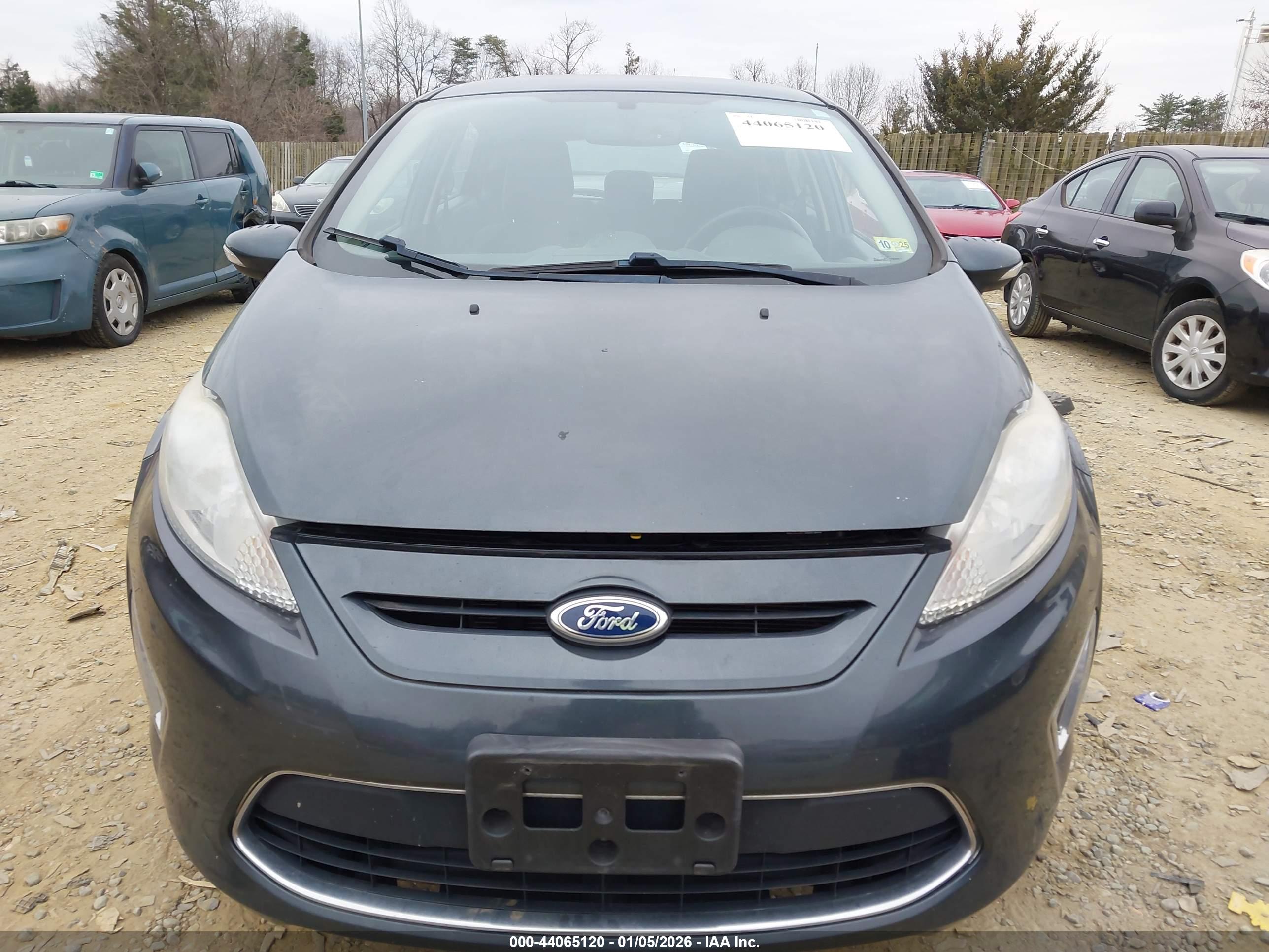 FORD FIESTA image 6