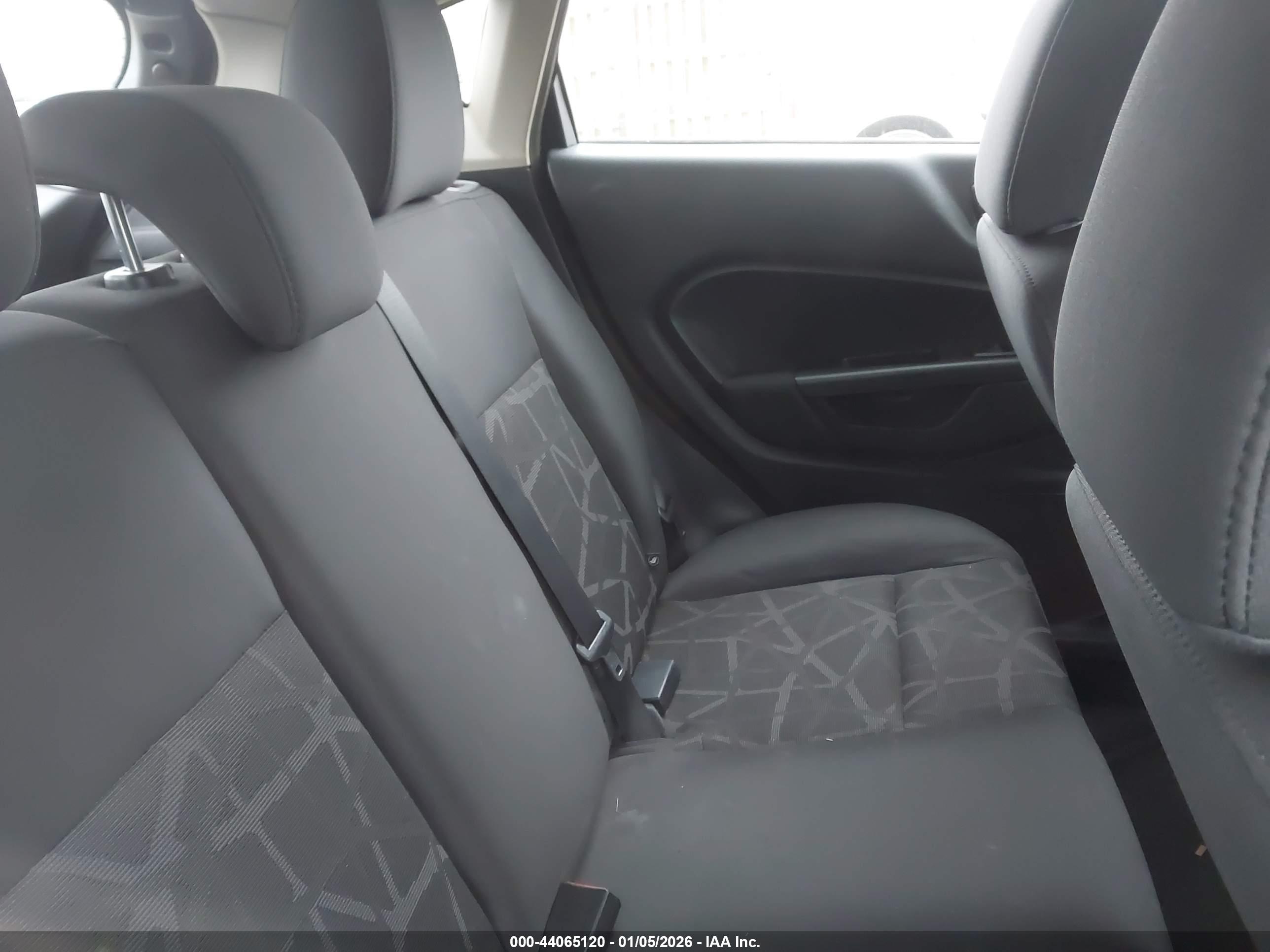 FORD FIESTA image 8