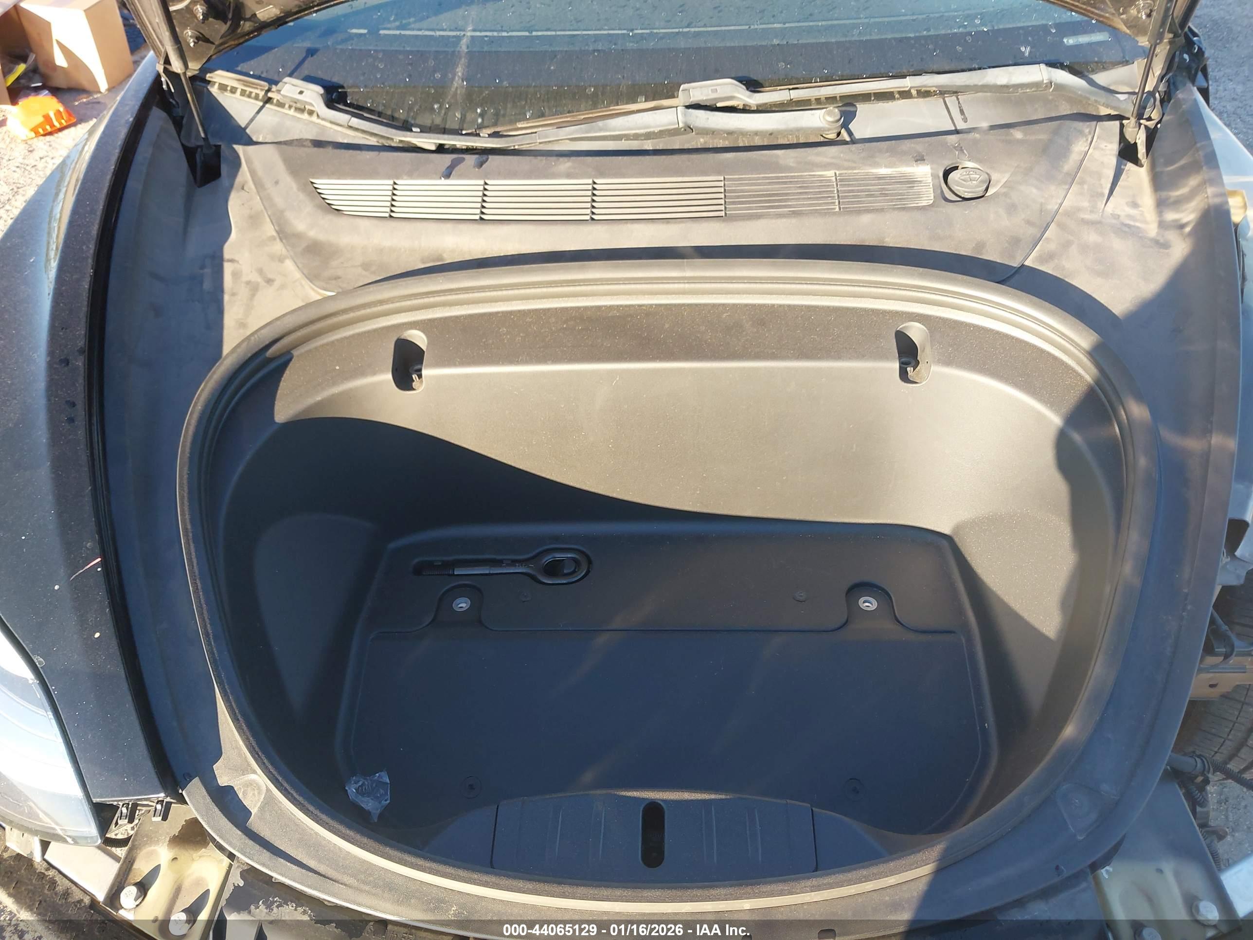 TESLA MODEL image 10