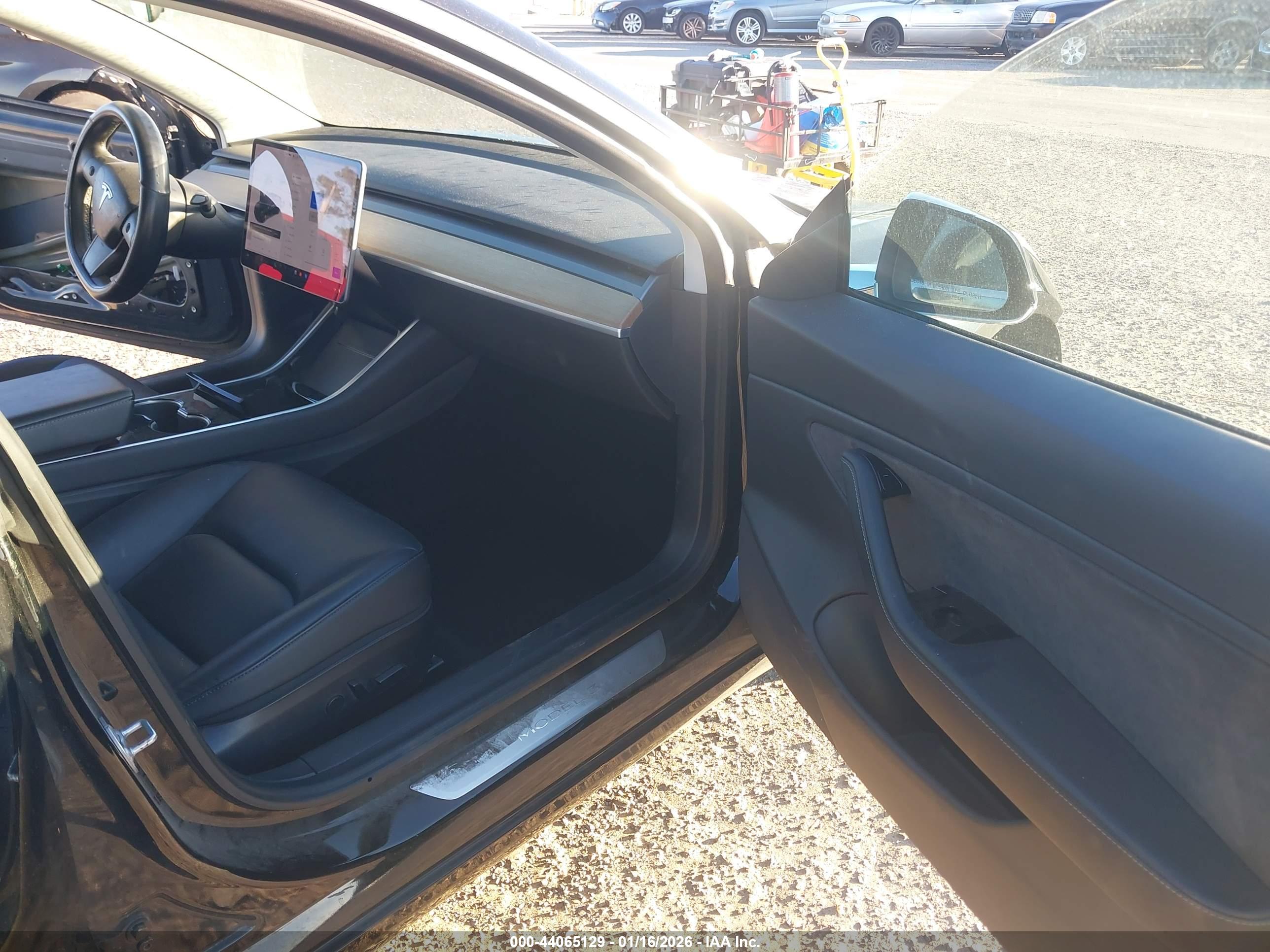 TESLA MODEL image 5