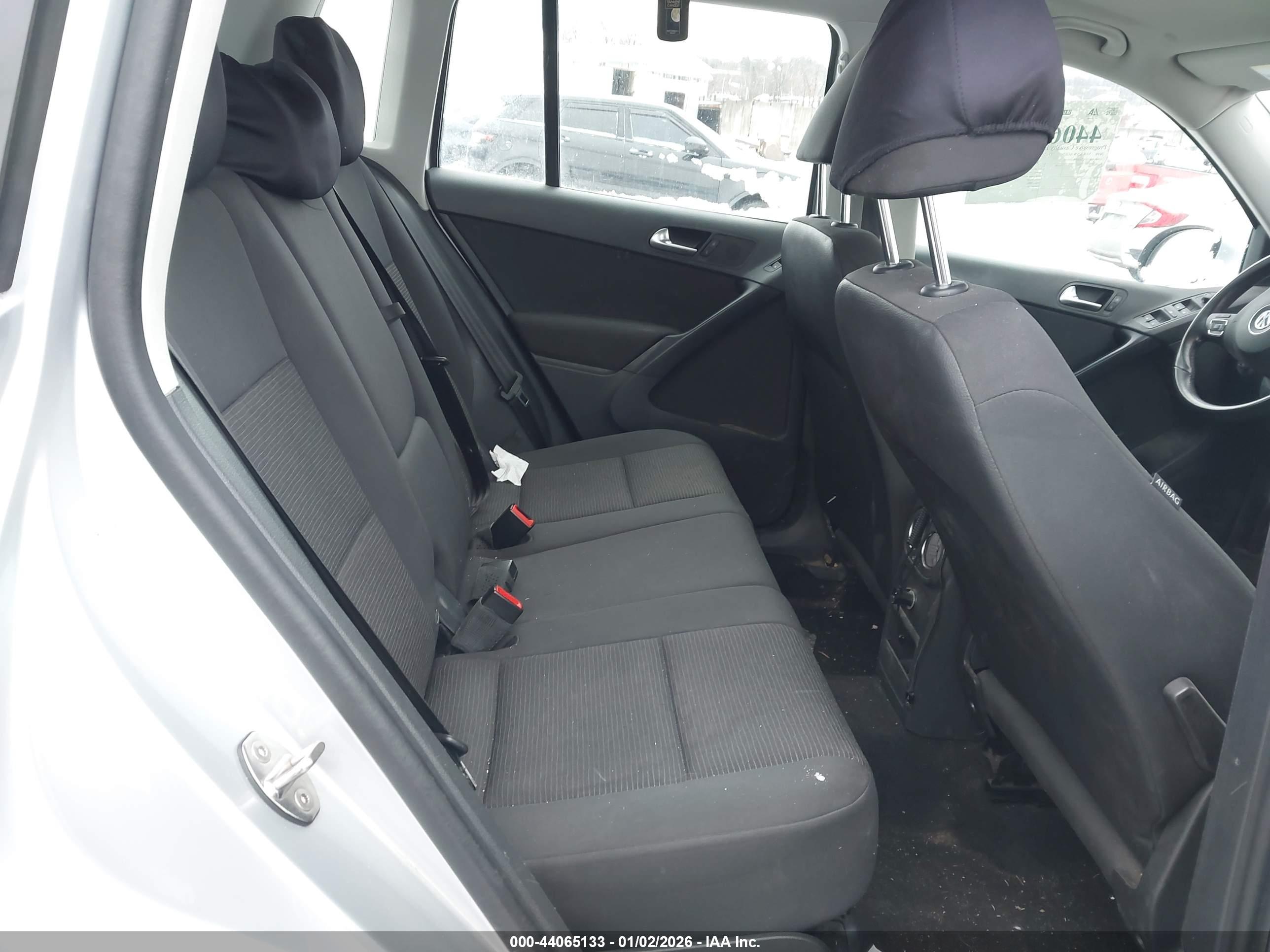 VOLKSWAGEN TIGUAN image 8