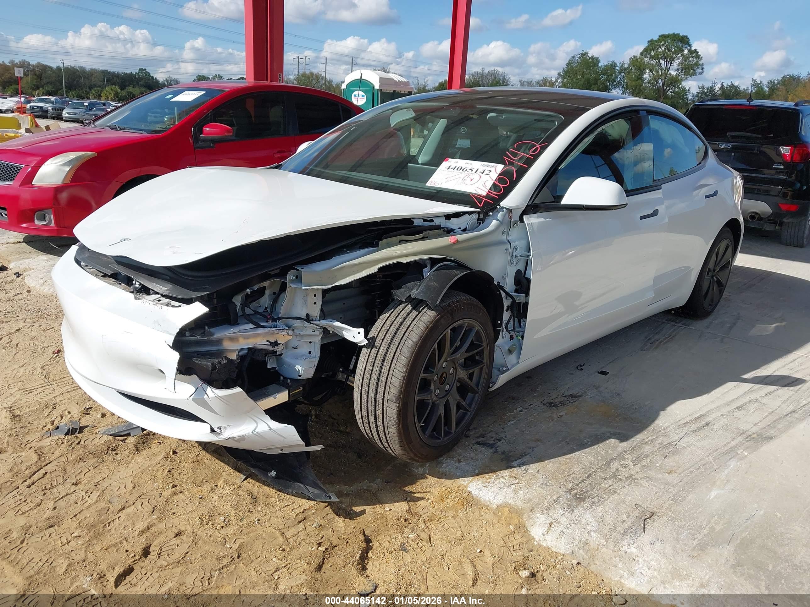 TESLA MODEL image 2