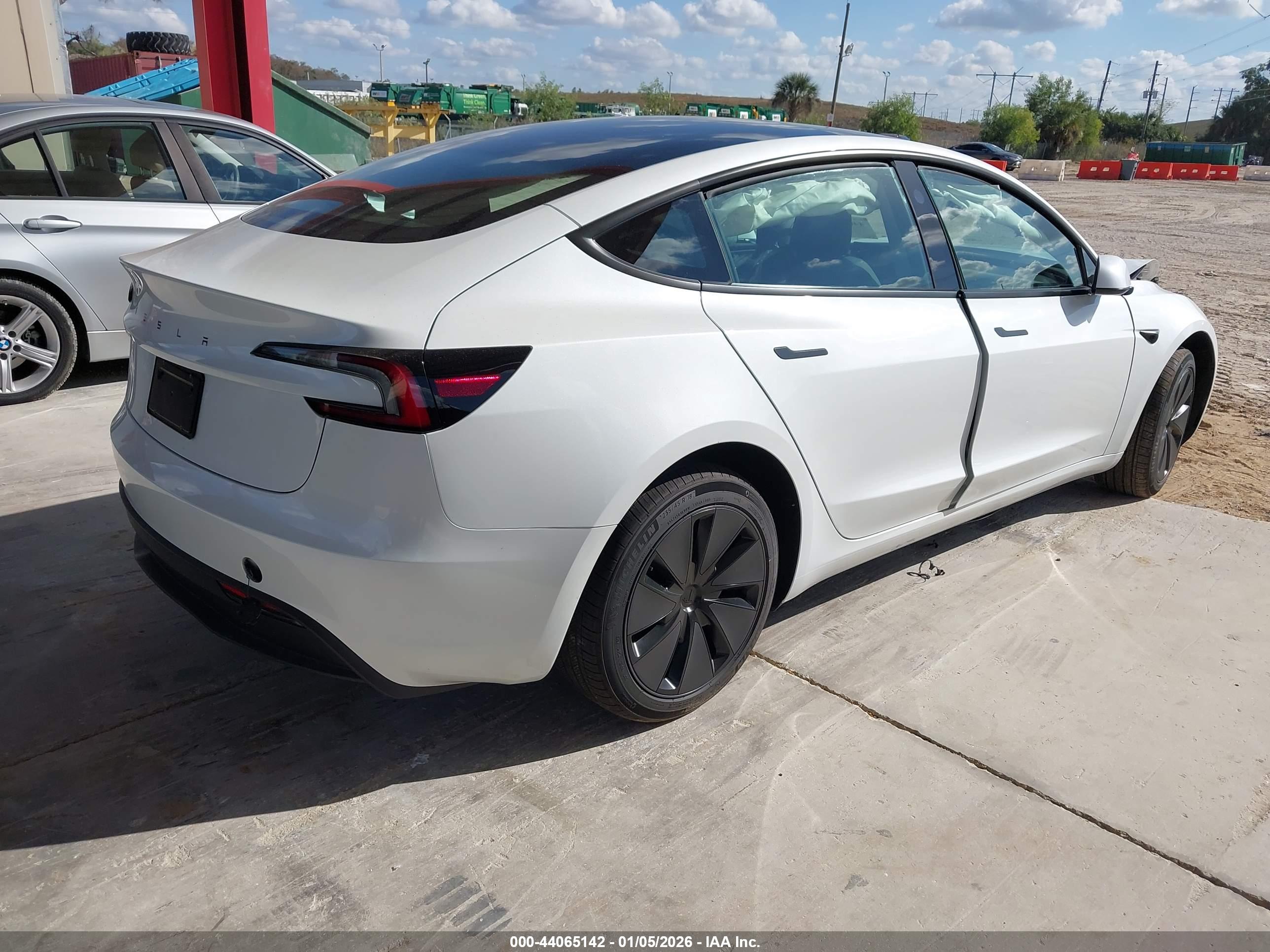 TESLA MODEL image 4