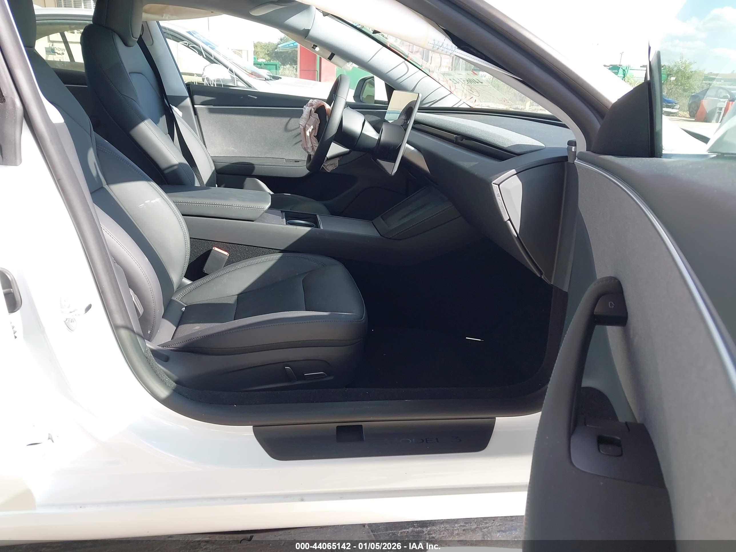 TESLA MODEL image 5