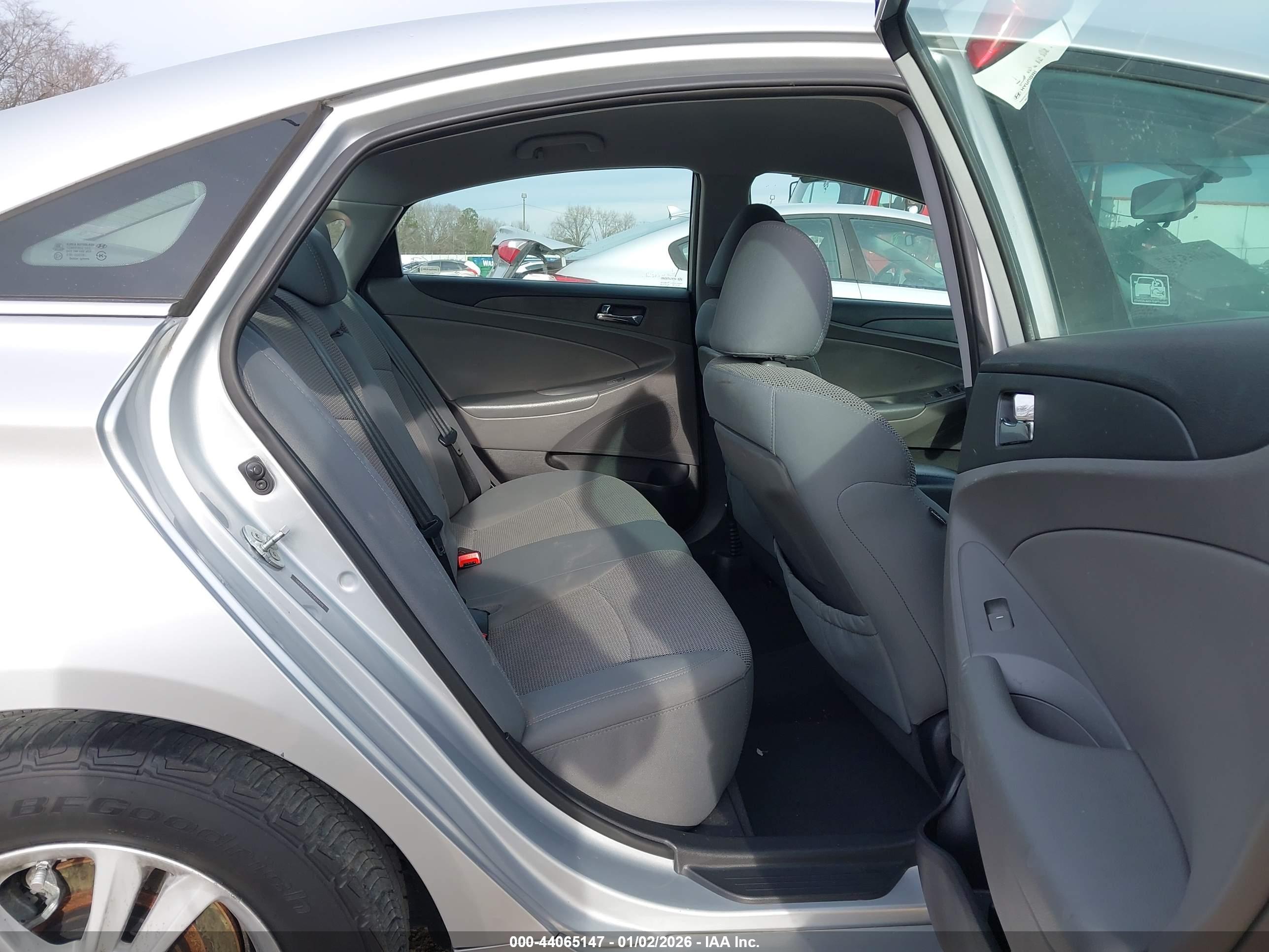 HYUNDAI SONATA image 8