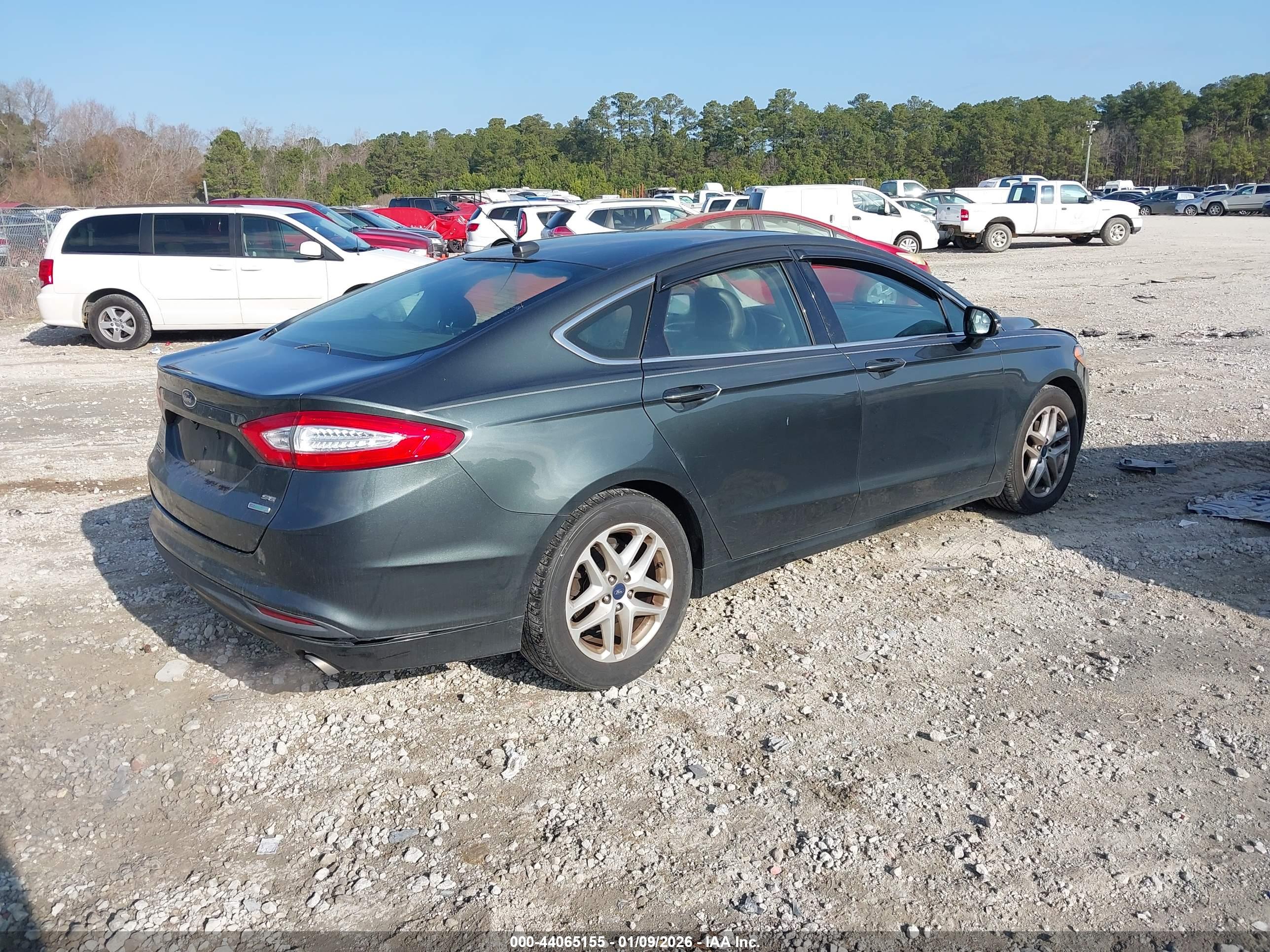 FORD FUSION image 4