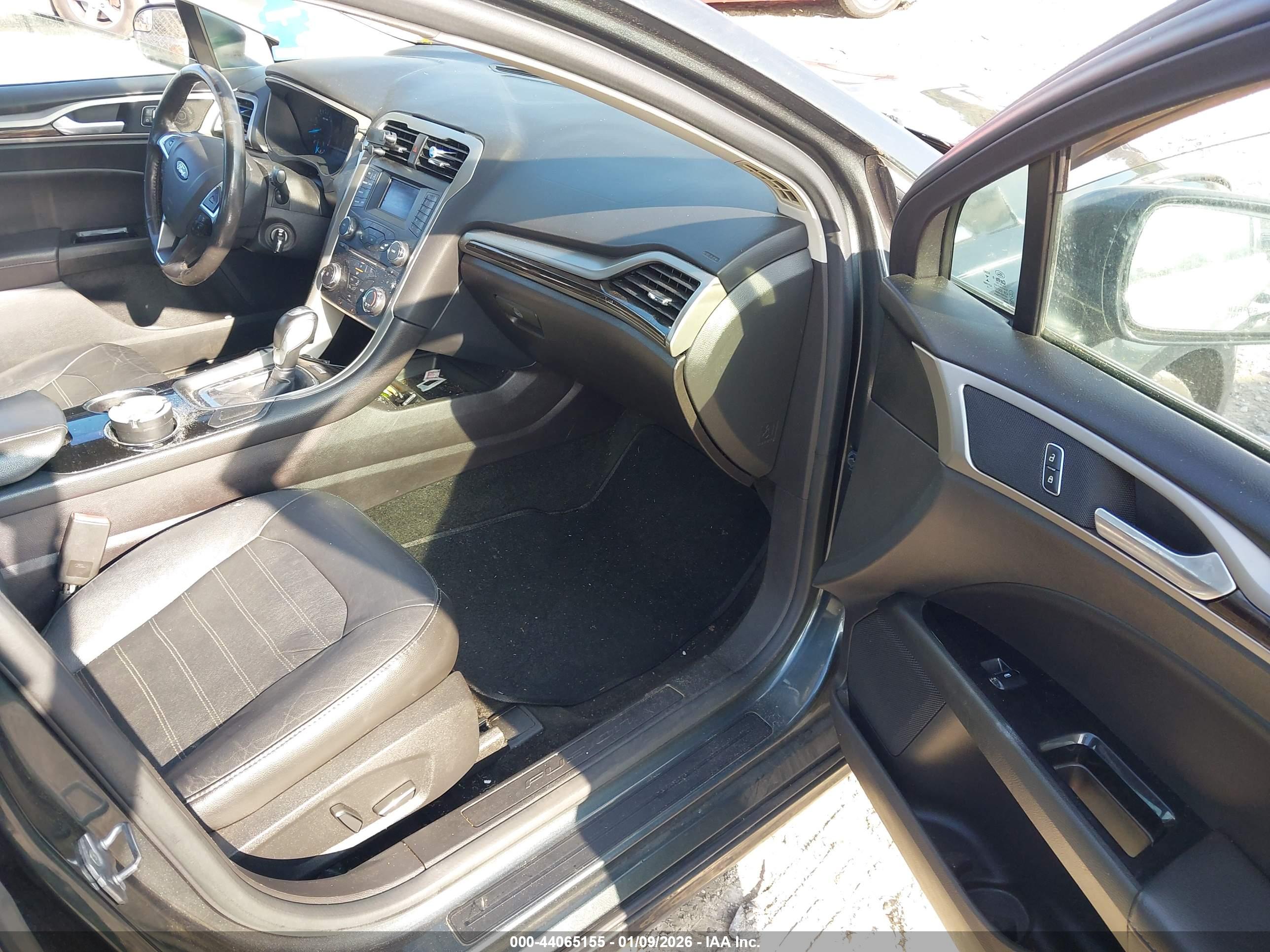 FORD FUSION image 5