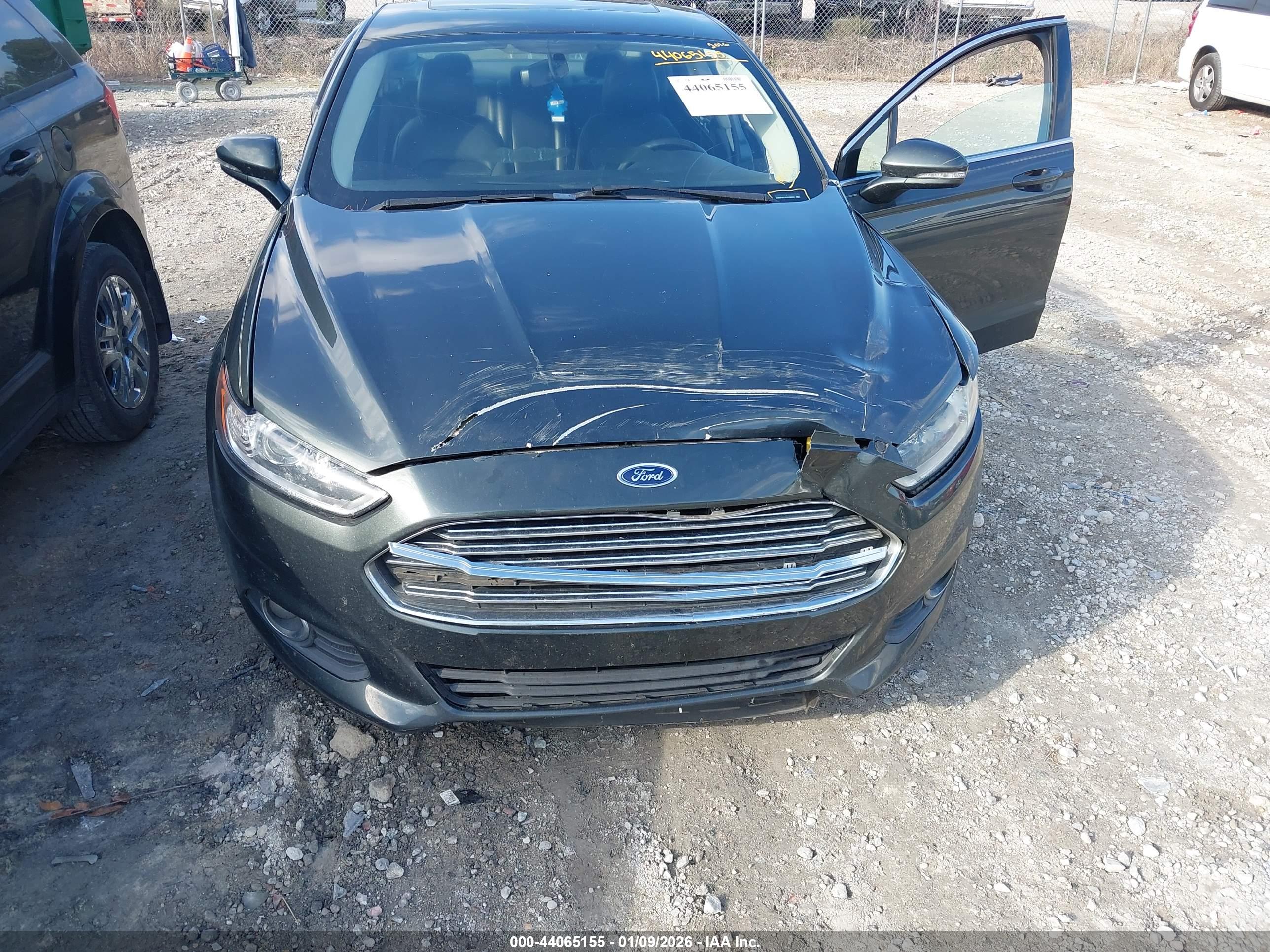 FORD FUSION image 6