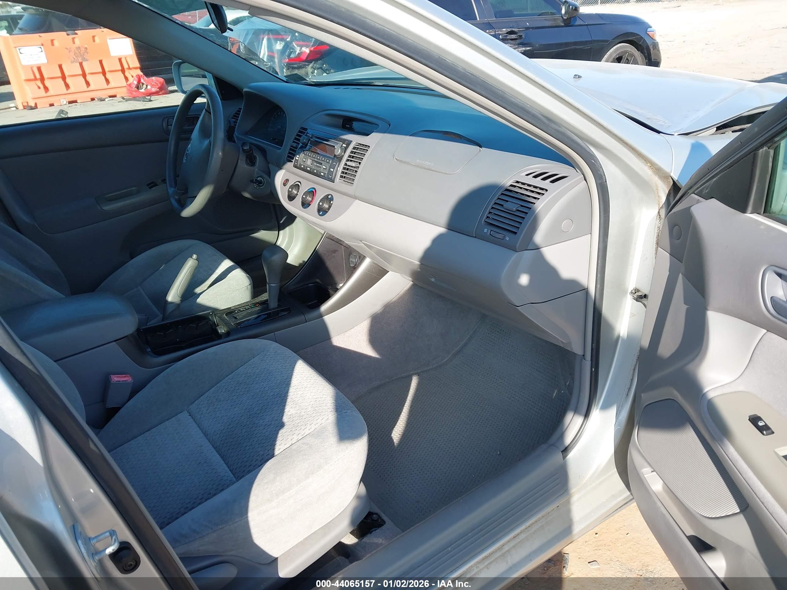 TOYOTA CAMRY image 5