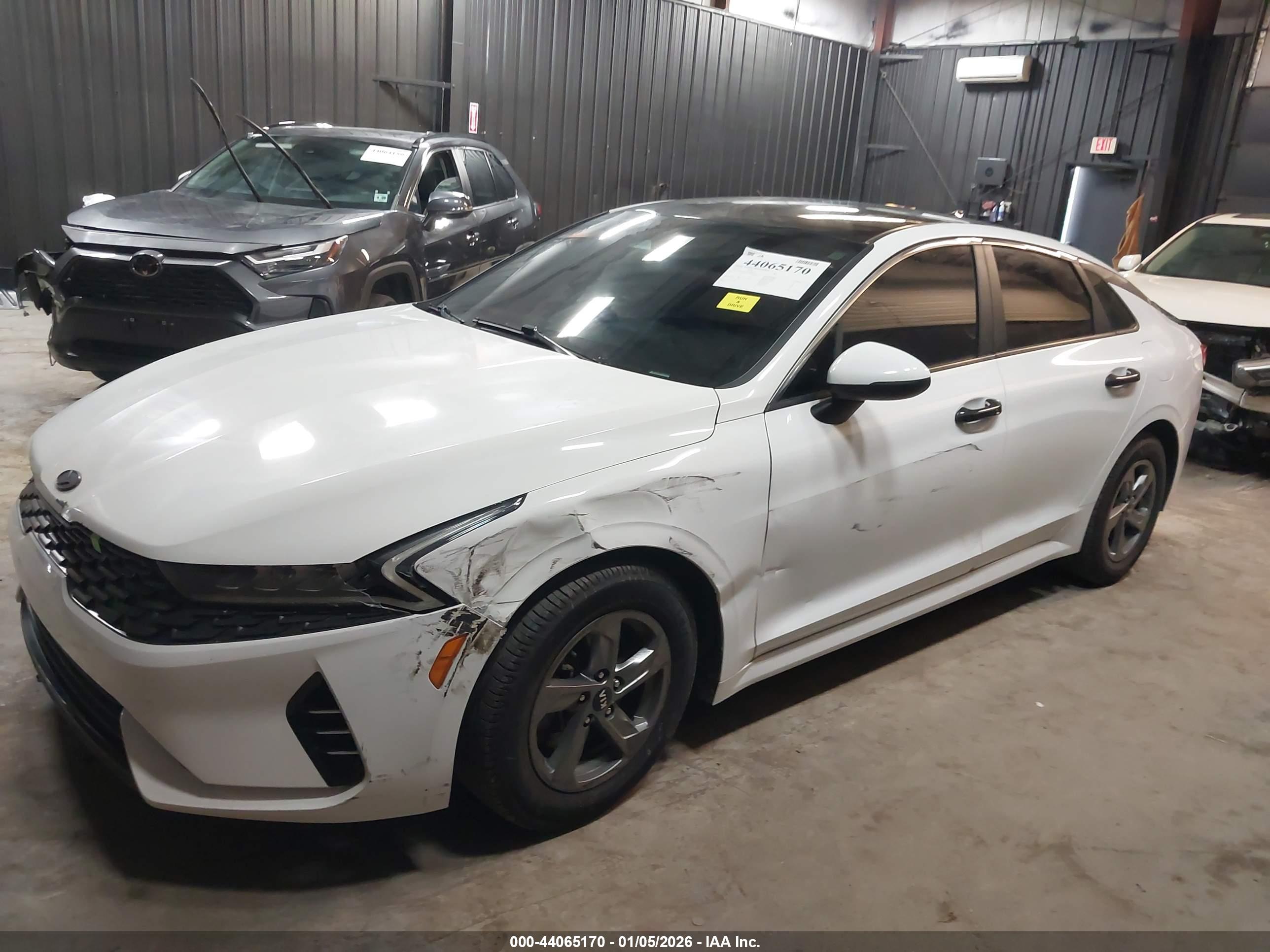 KIA K5 image 6