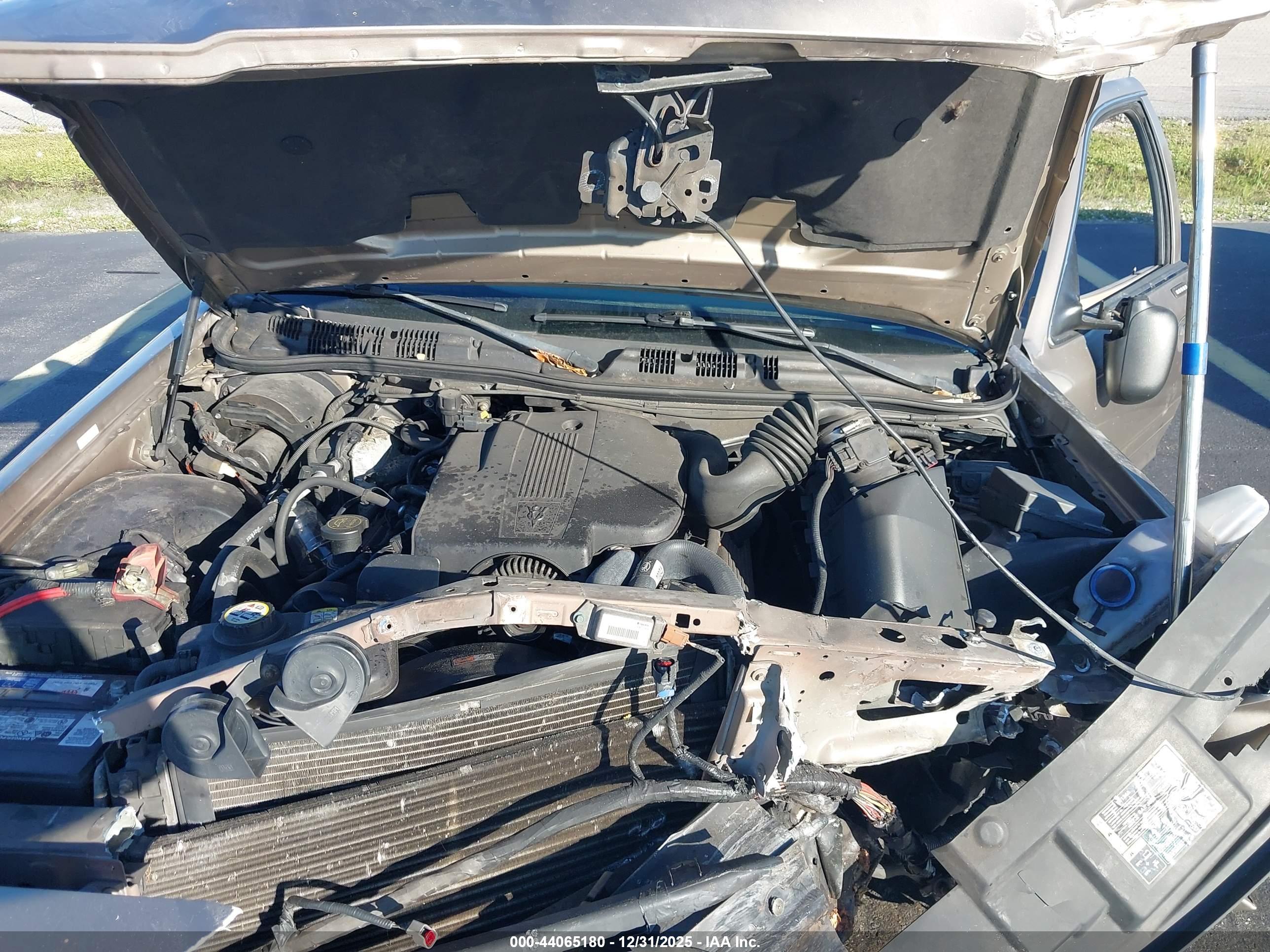FORD CROWN image 10