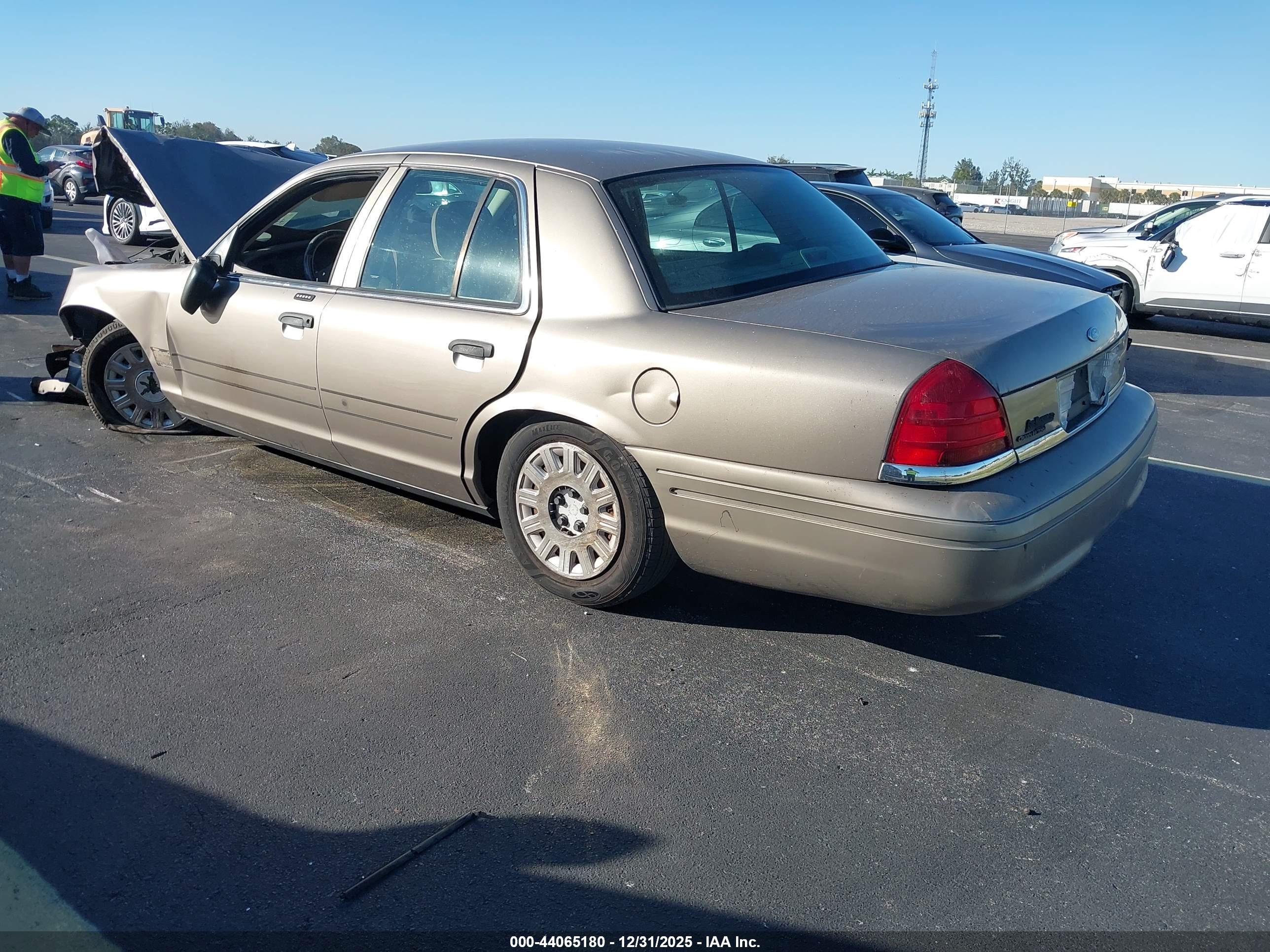 FORD CROWN image 3