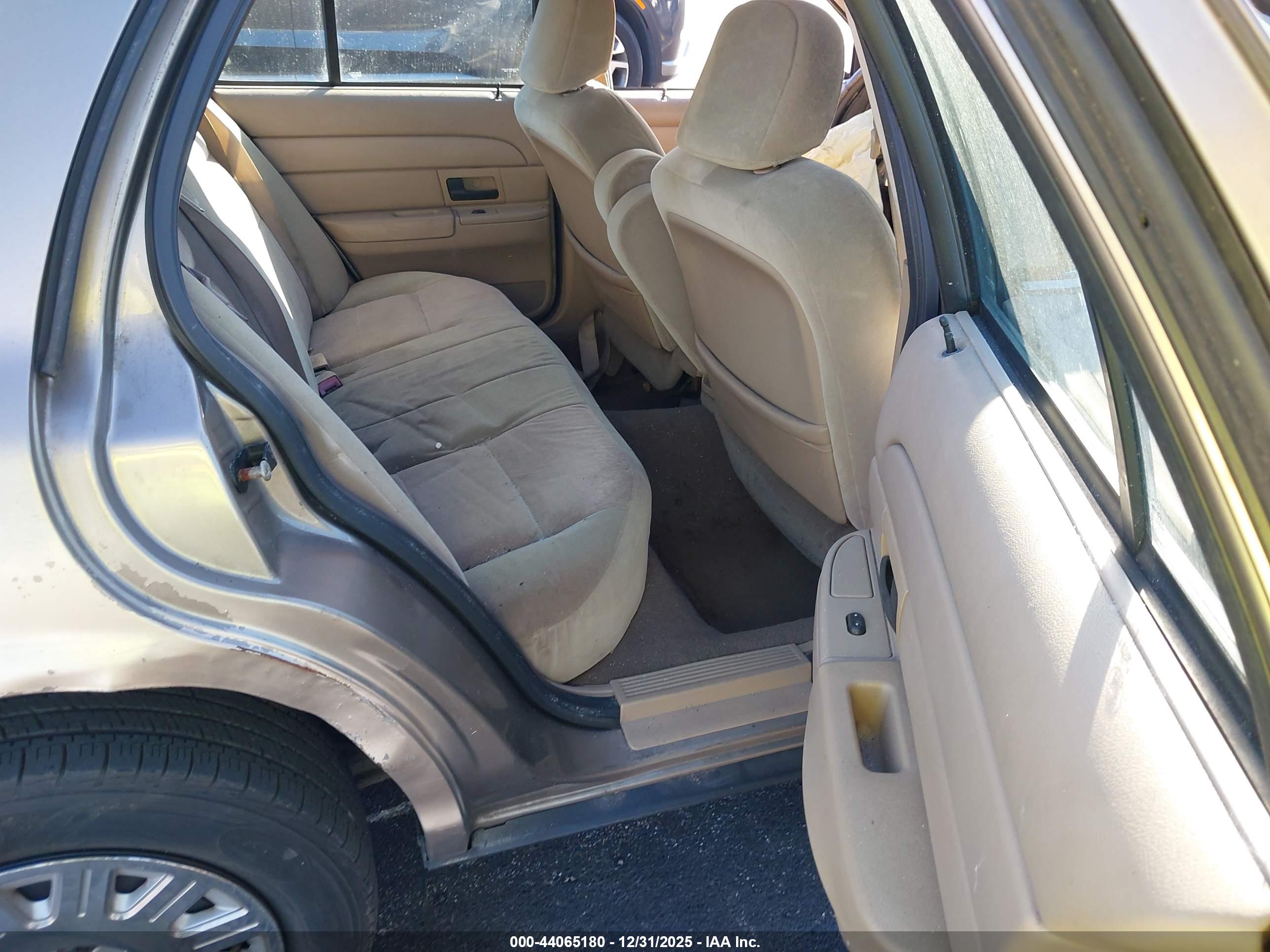 FORD CROWN image 8
