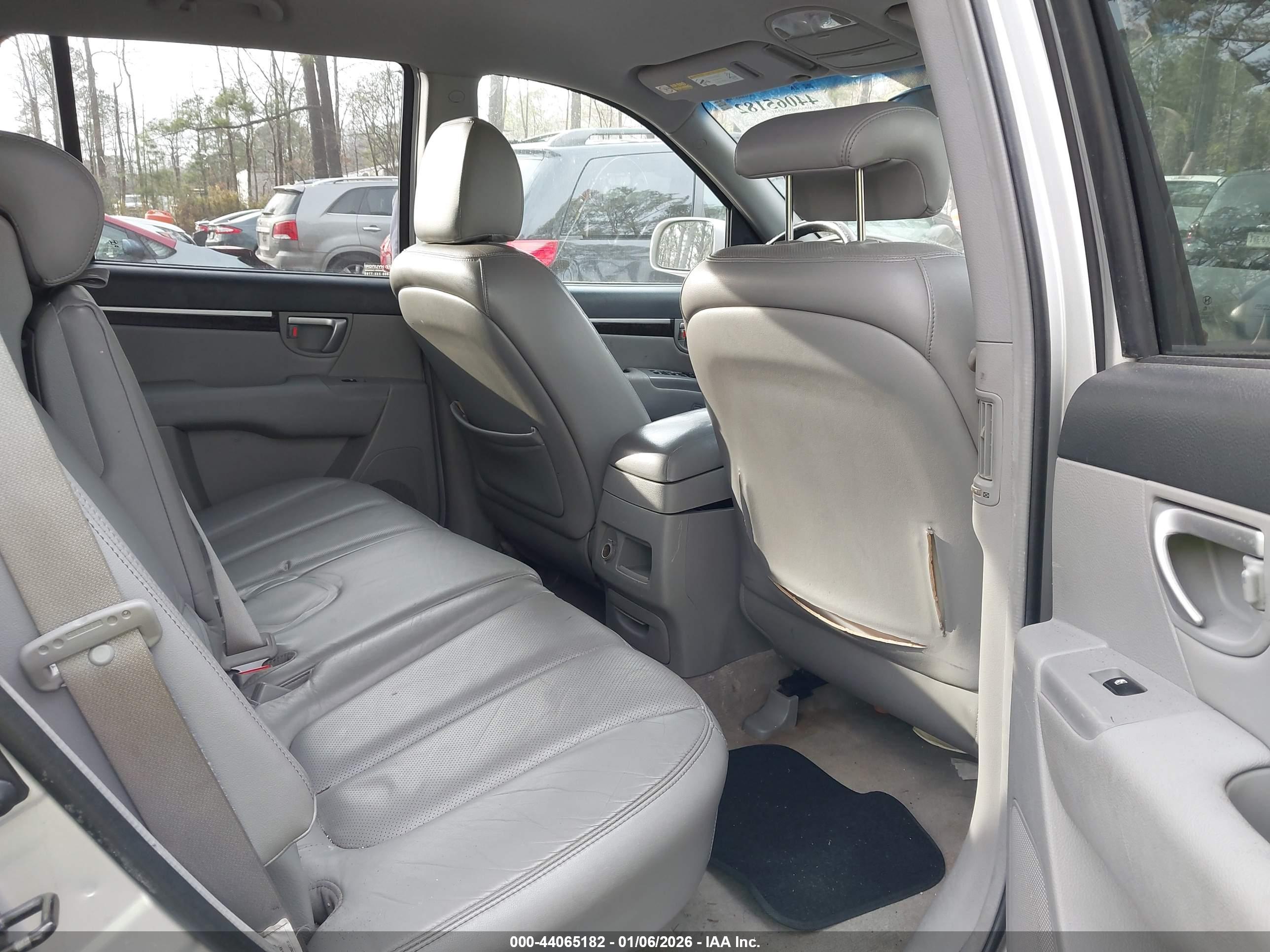 HYUNDAI SANTA image 8