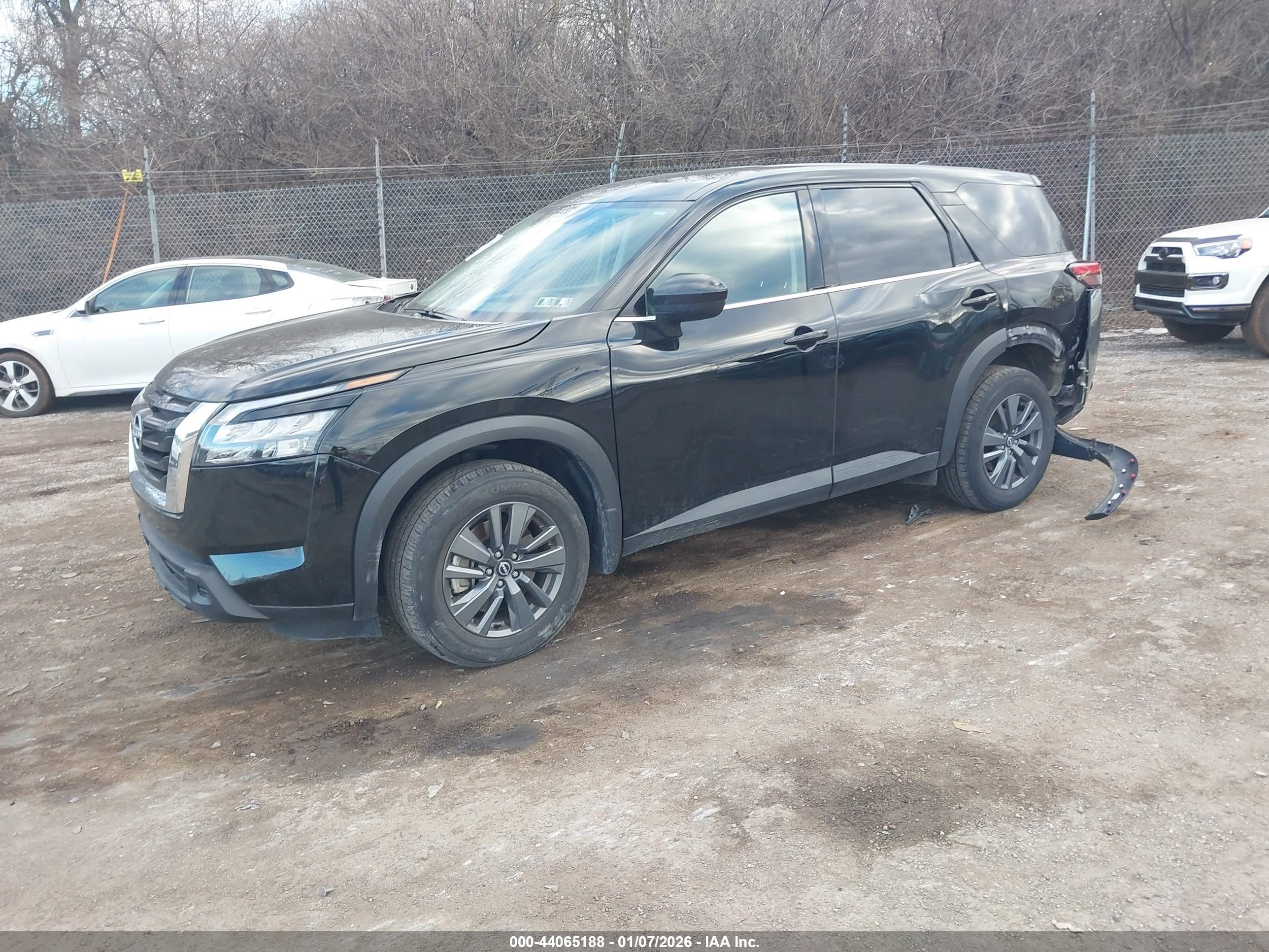 NISSAN PATHFINDER image 2