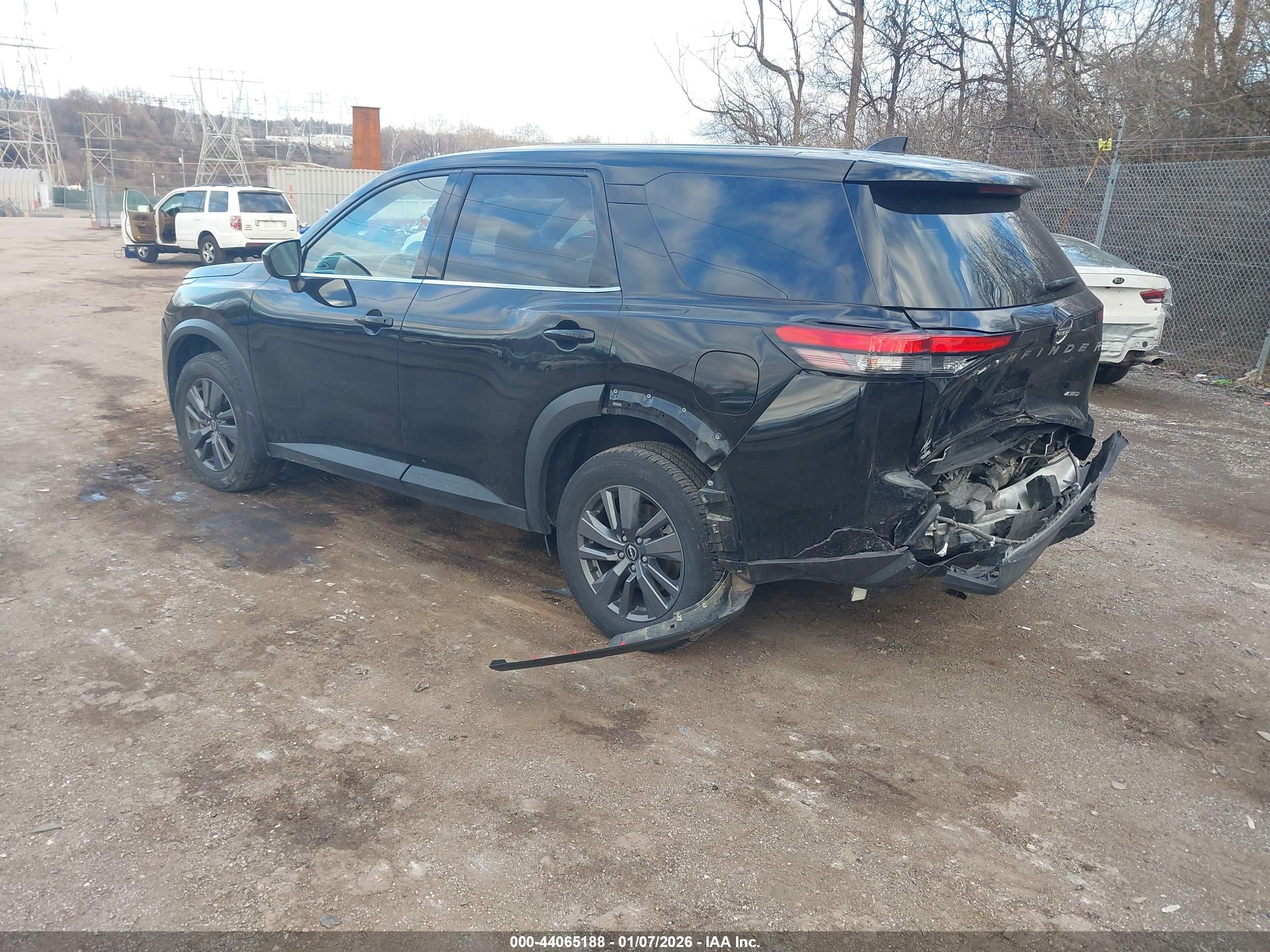 NISSAN PATHFINDER image 3