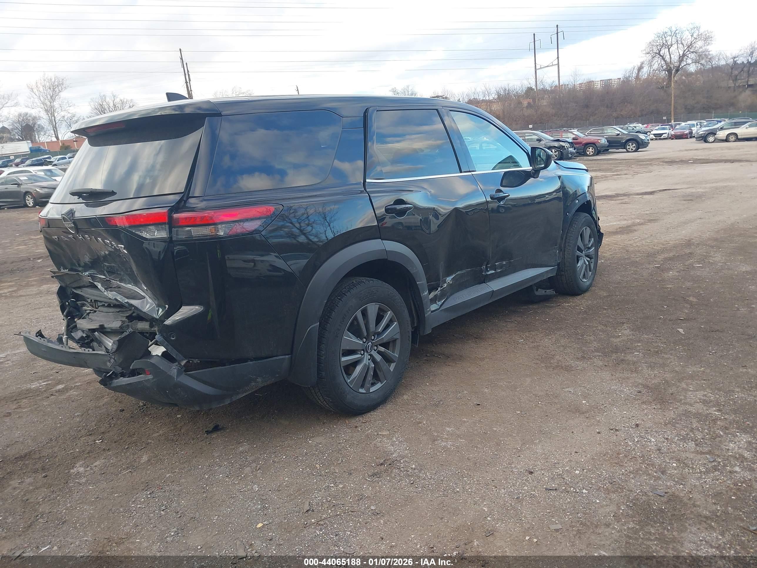 NISSAN PATHFINDER image 4