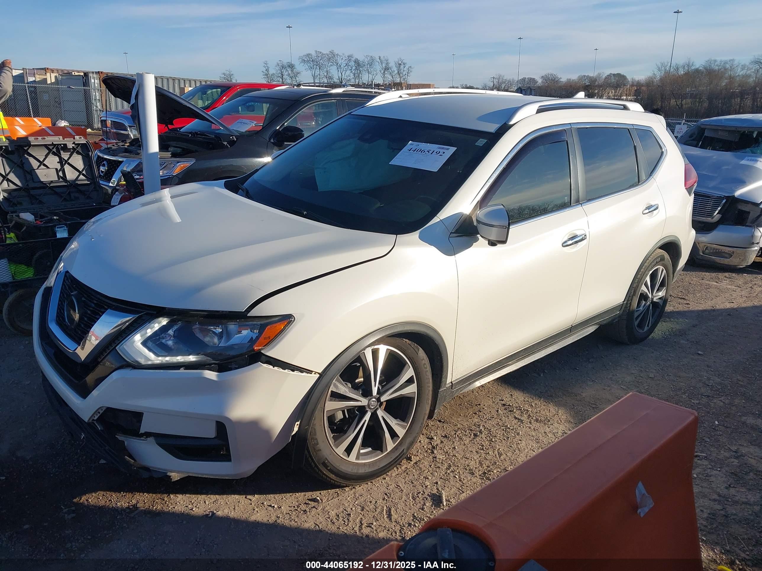 NISSAN ROGUE image 2