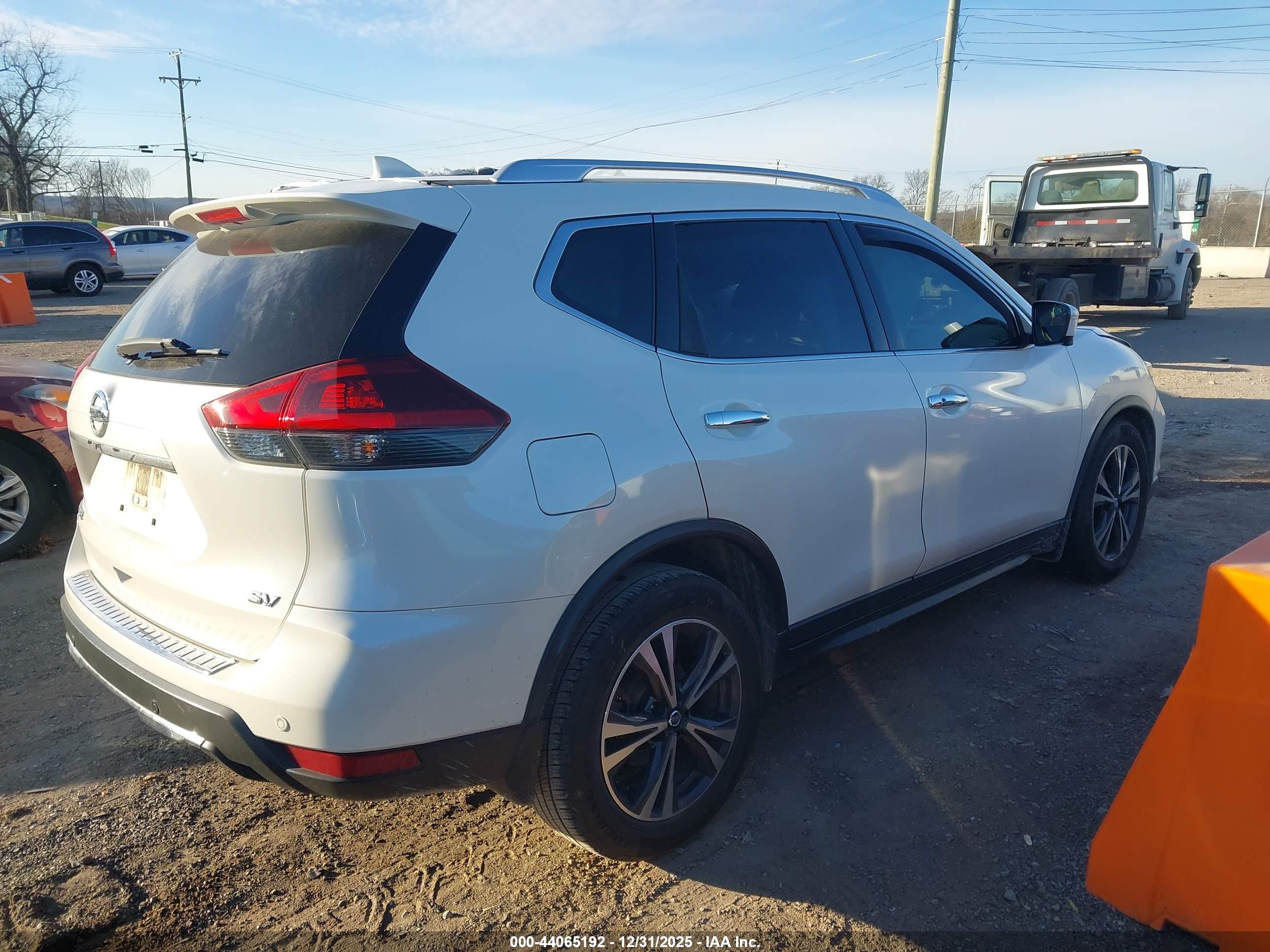 NISSAN ROGUE image 4