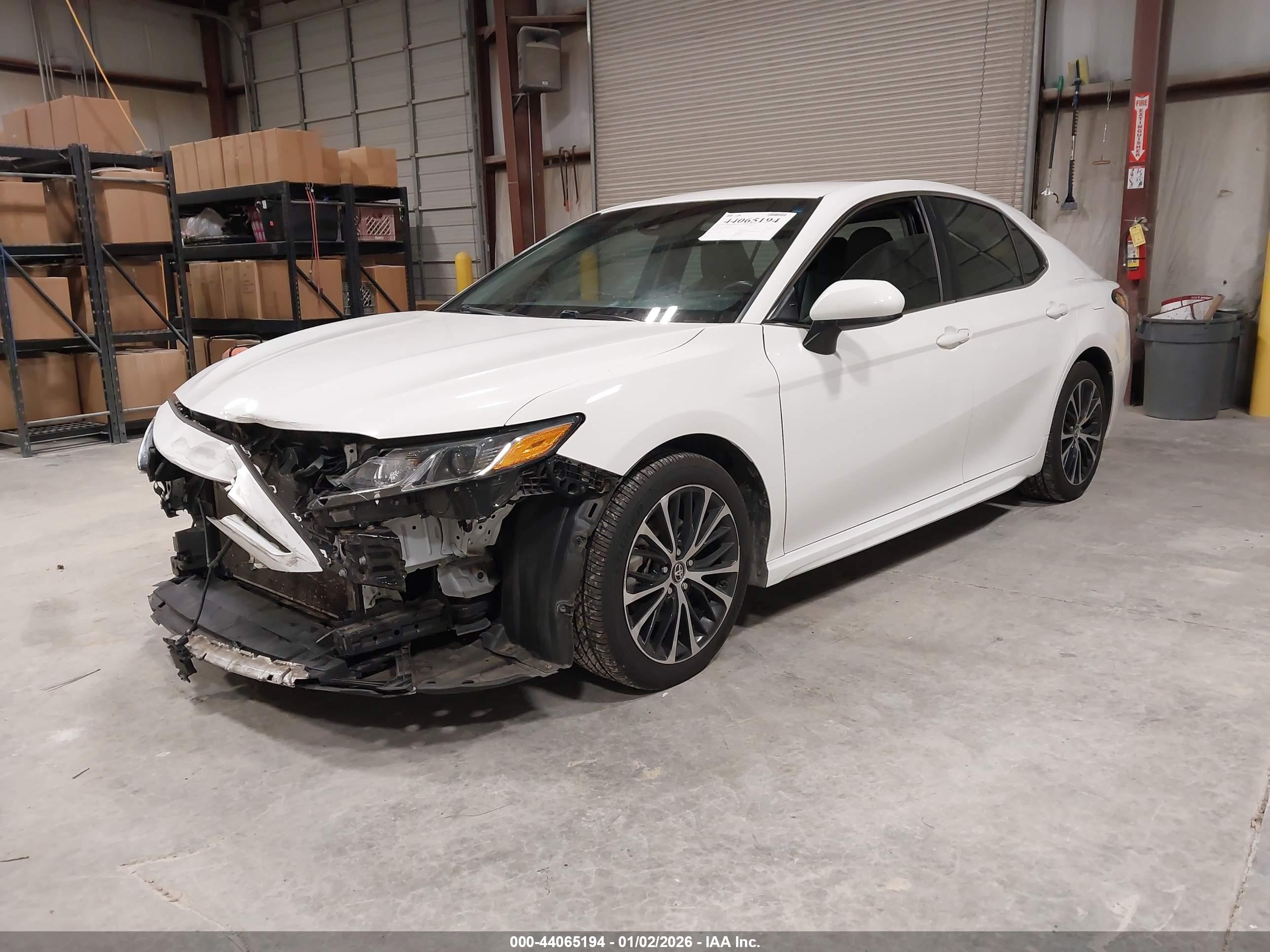 TOYOTA CAMRY image 2