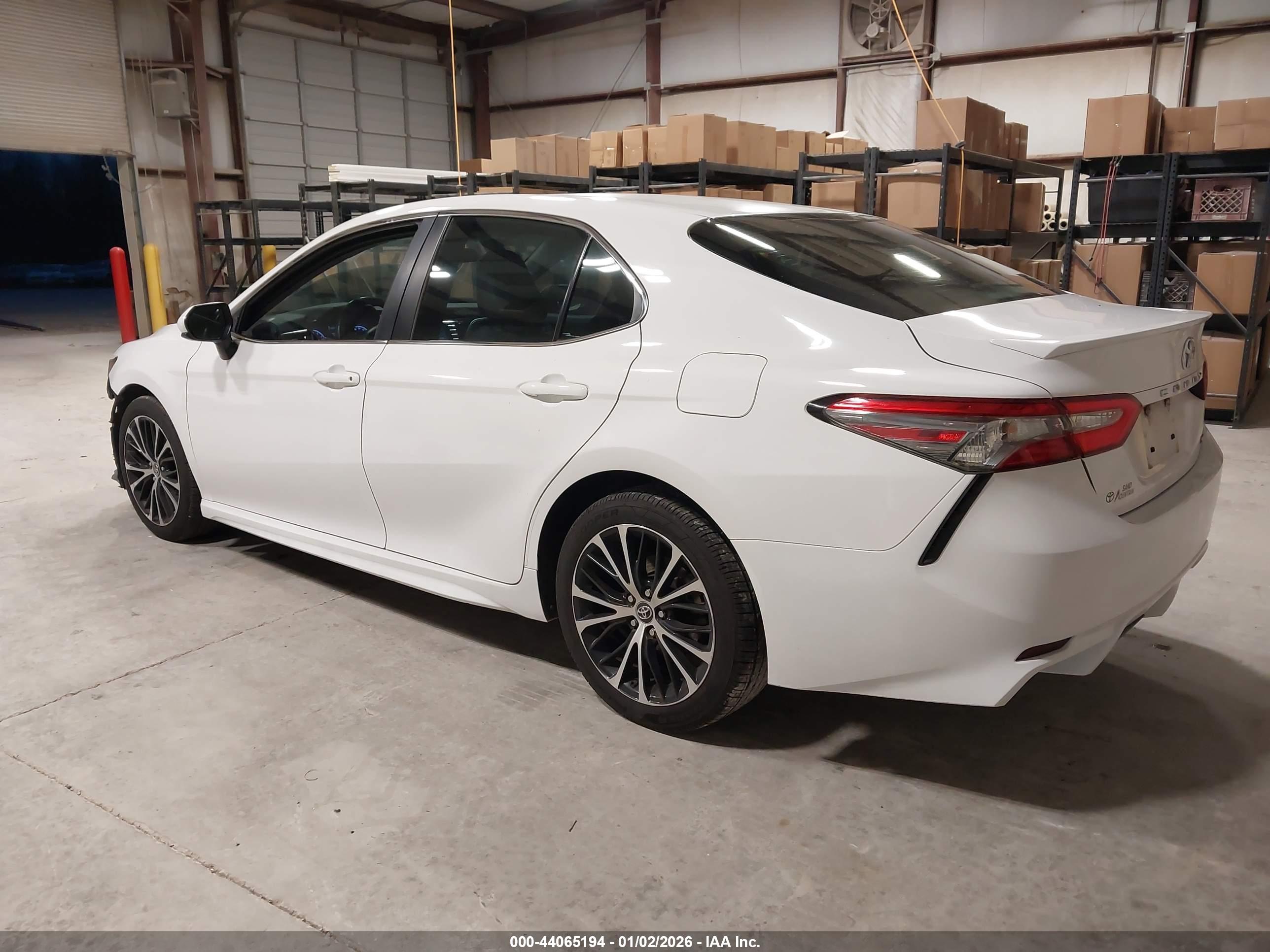 TOYOTA CAMRY image 3