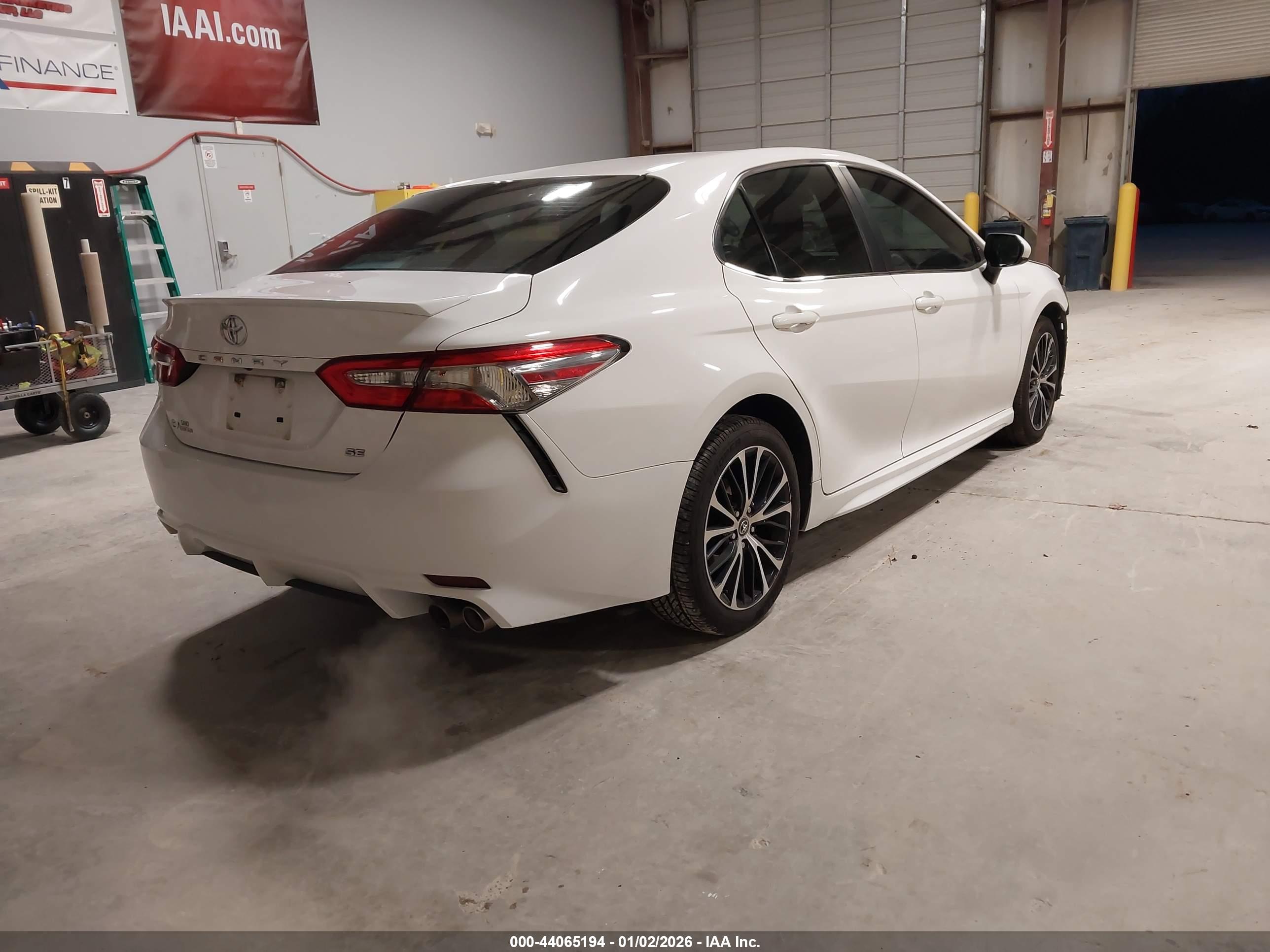 TOYOTA CAMRY image 4