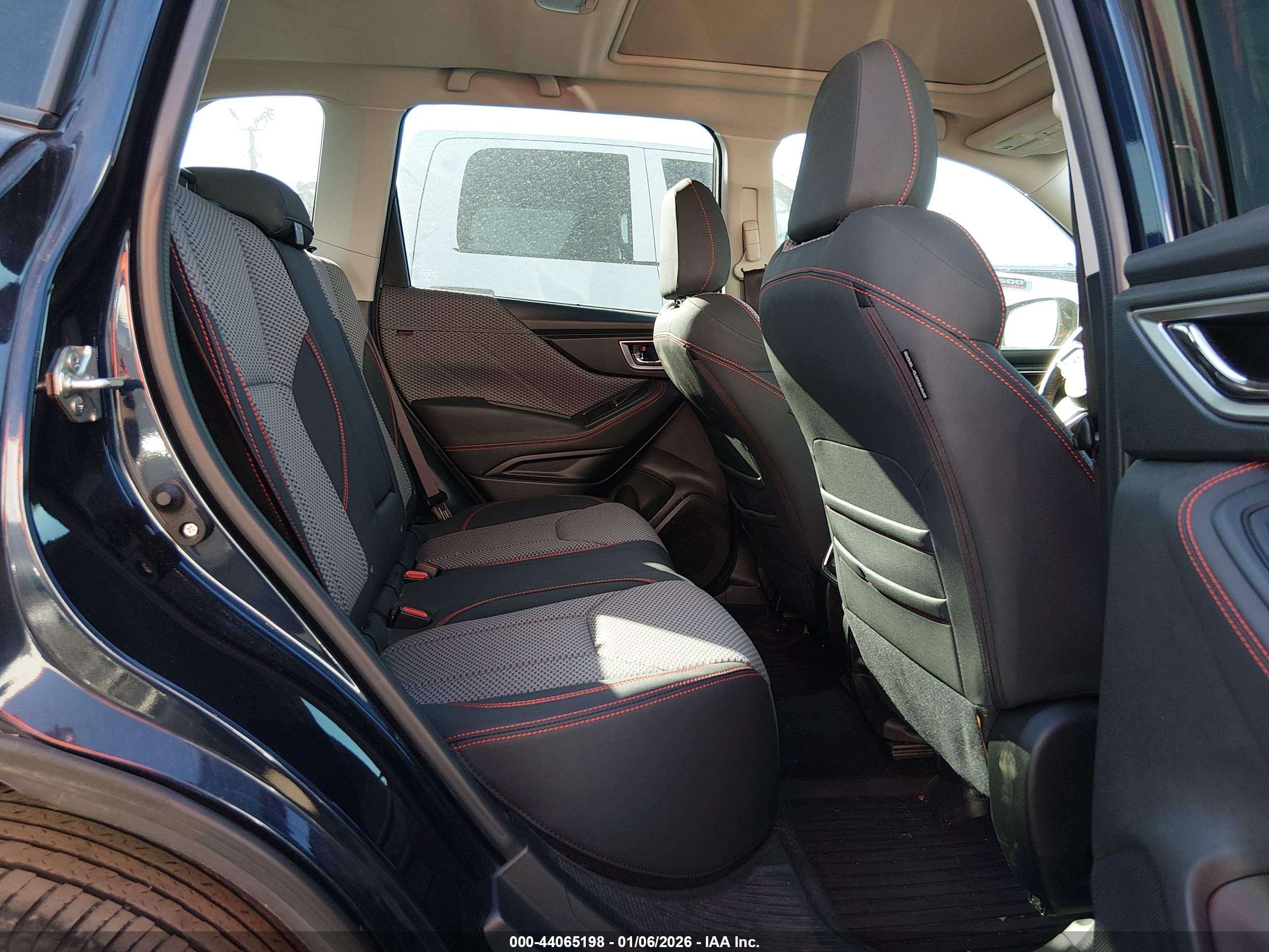 SUBARU FORESTER image 8