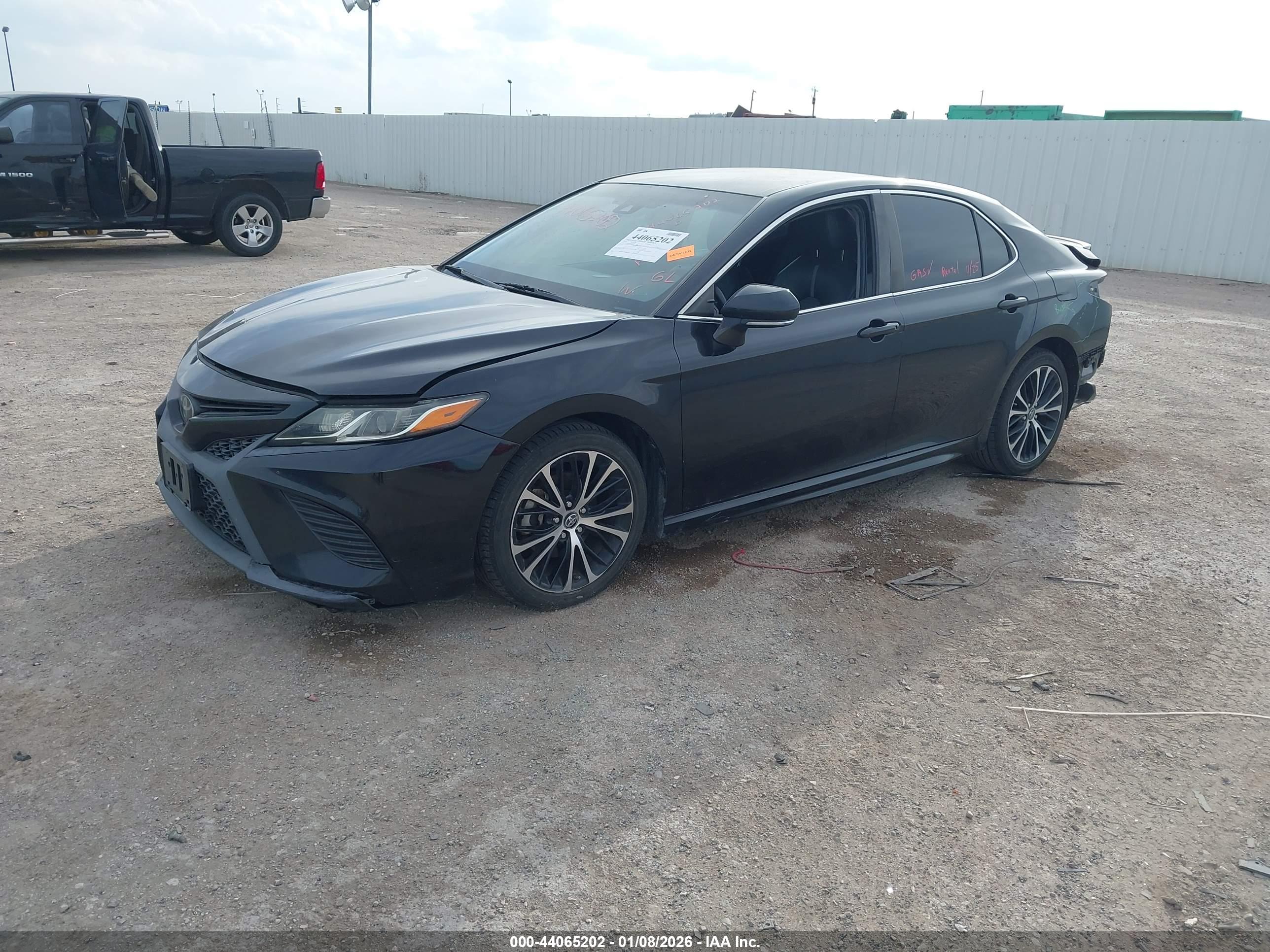 TOYOTA CAMRY image 2