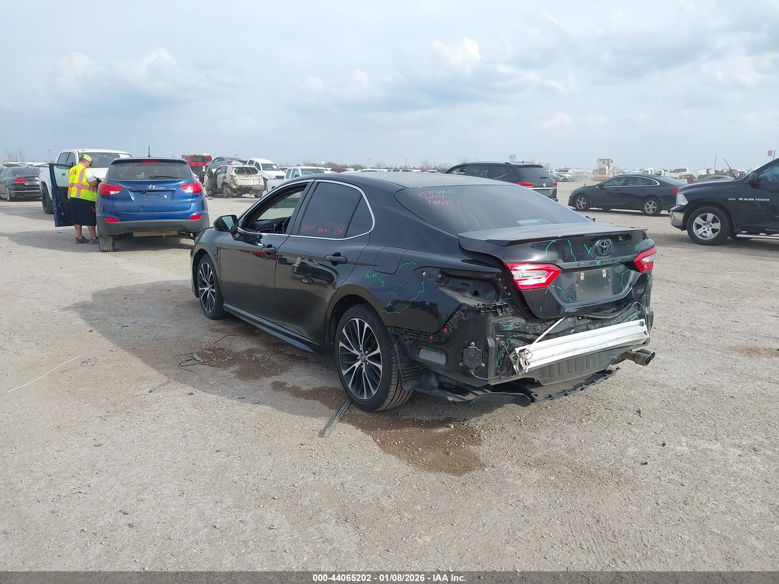 TOYOTA CAMRY image 3
