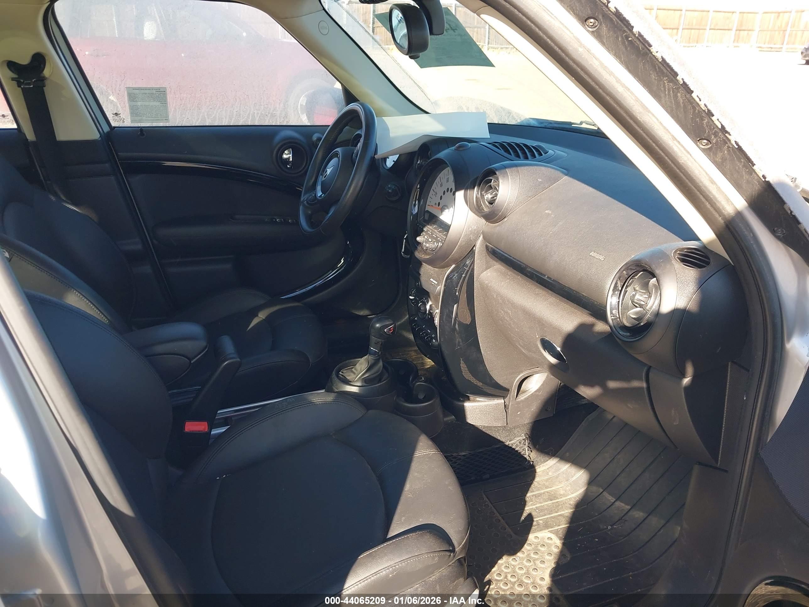 MINI COUNTRYMAN image 5