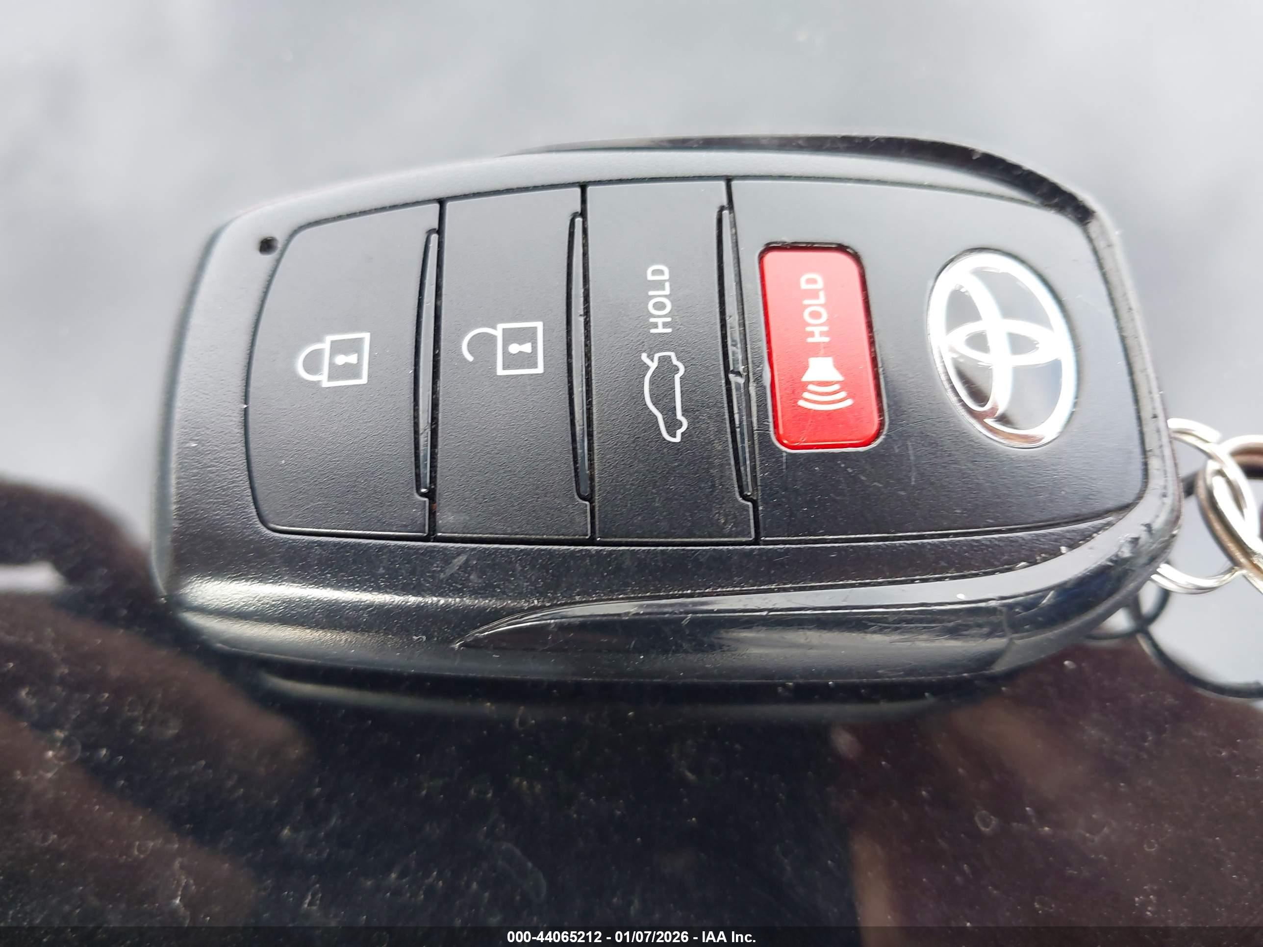 TOYOTA CAMRY image 11