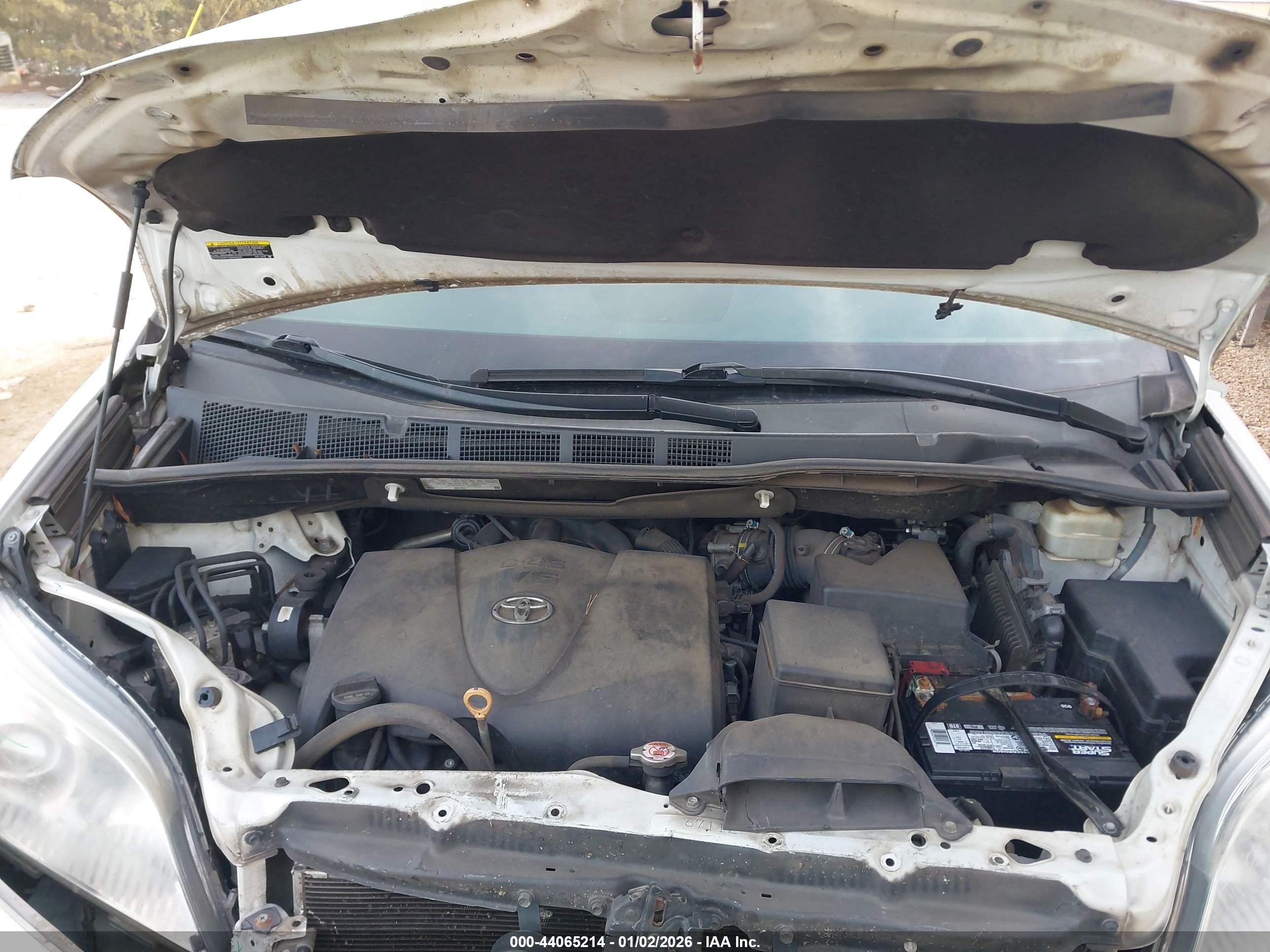 TOYOTA SIENNA image 10