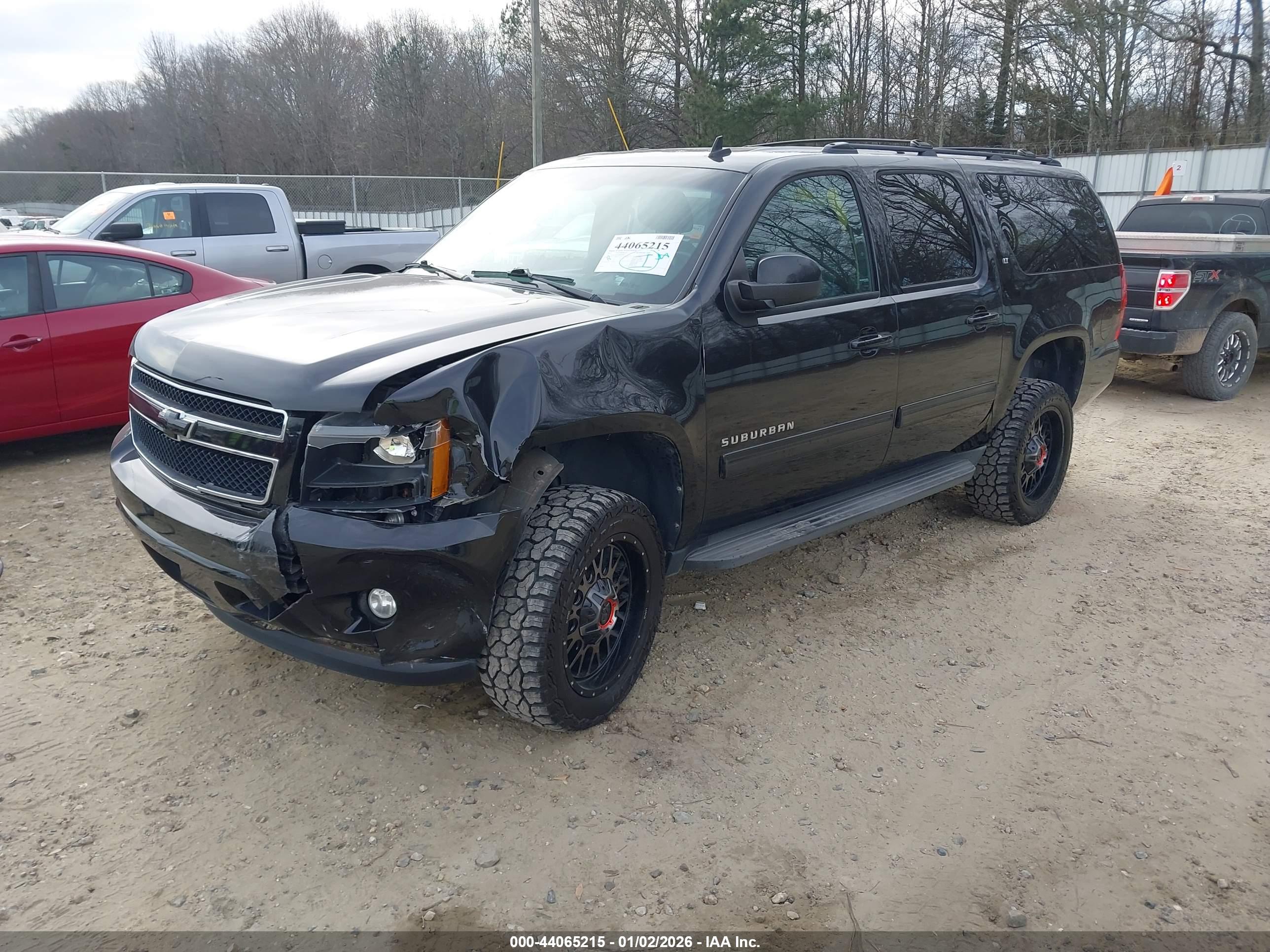 CHEVROLET SUBURBAN image 2