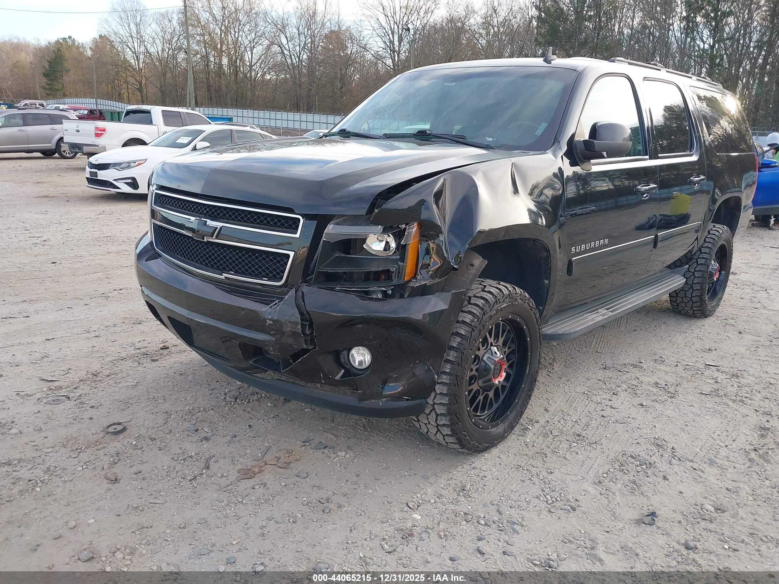 CHEVROLET SUBURBAN image 6