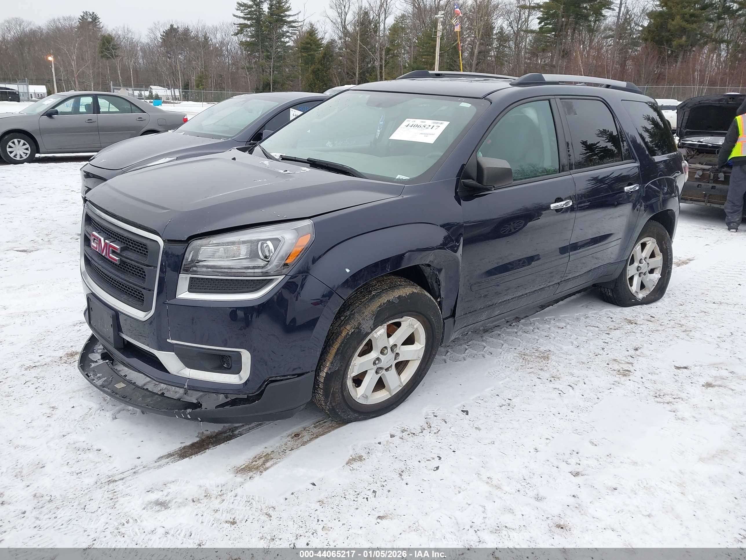 GMC ACADIA image 2