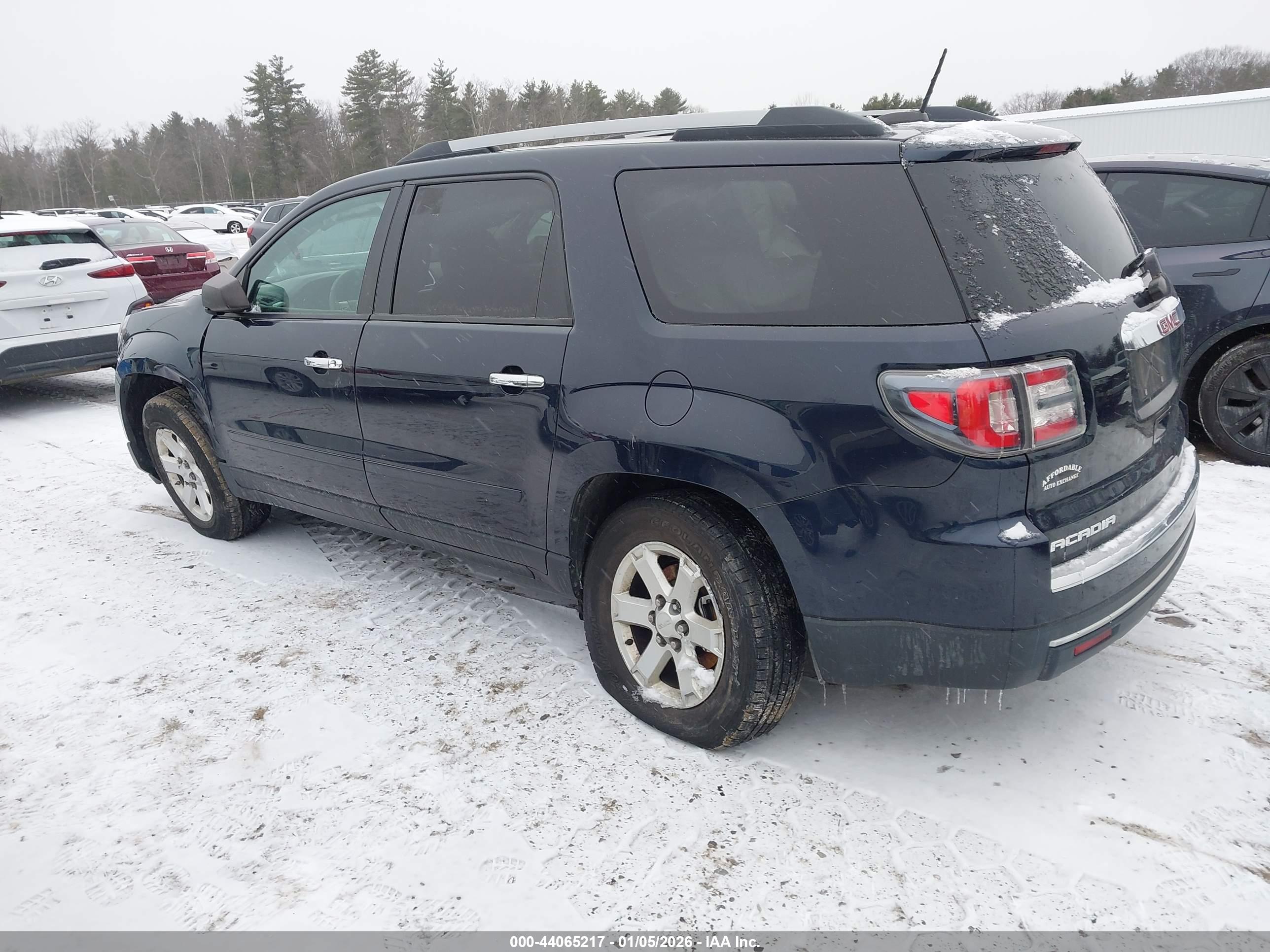 GMC ACADIA image 3