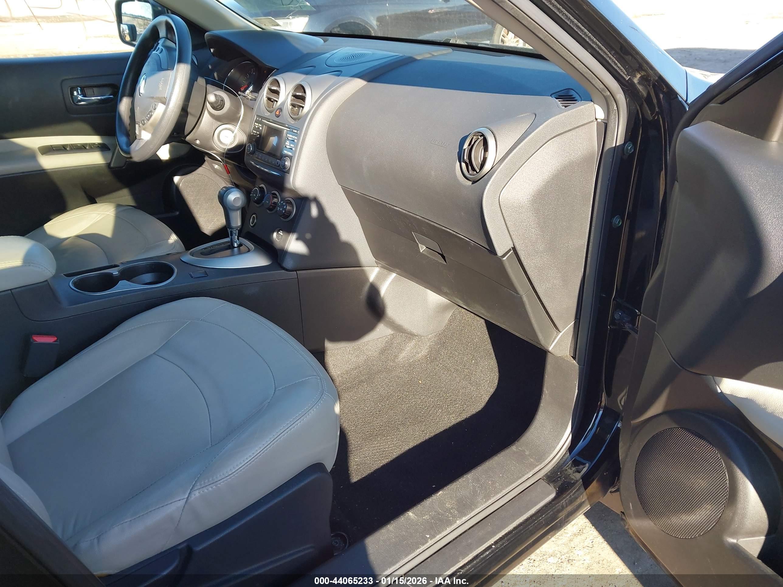 NISSAN ROGUE image 5