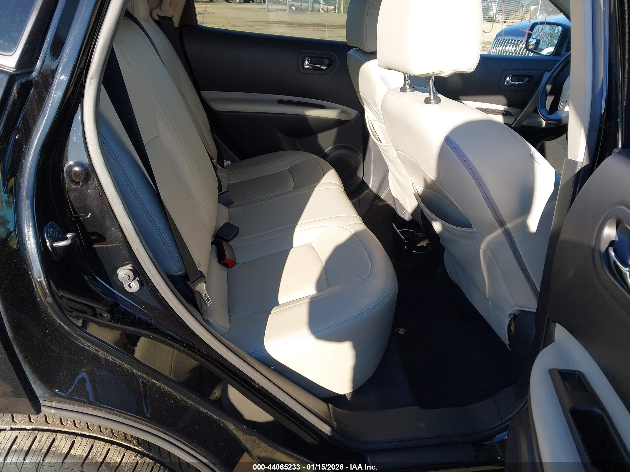 NISSAN ROGUE image 8