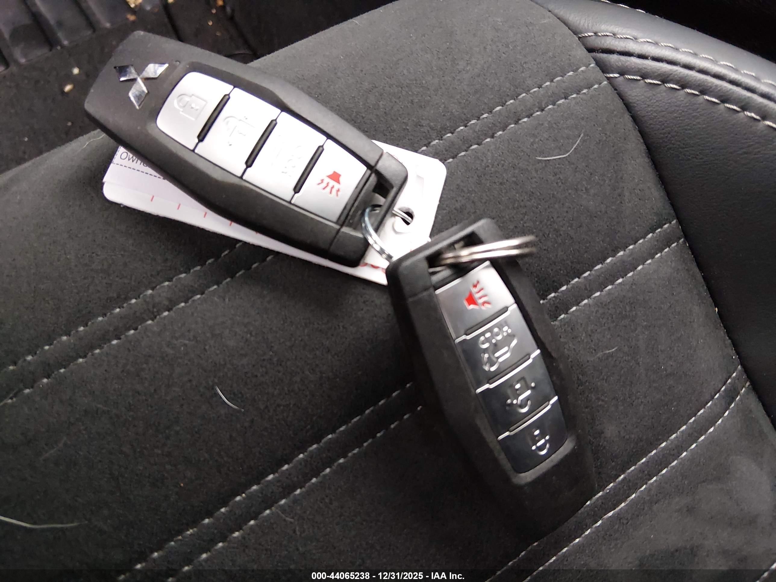 MITSUBISHI OUTLANDER image 11