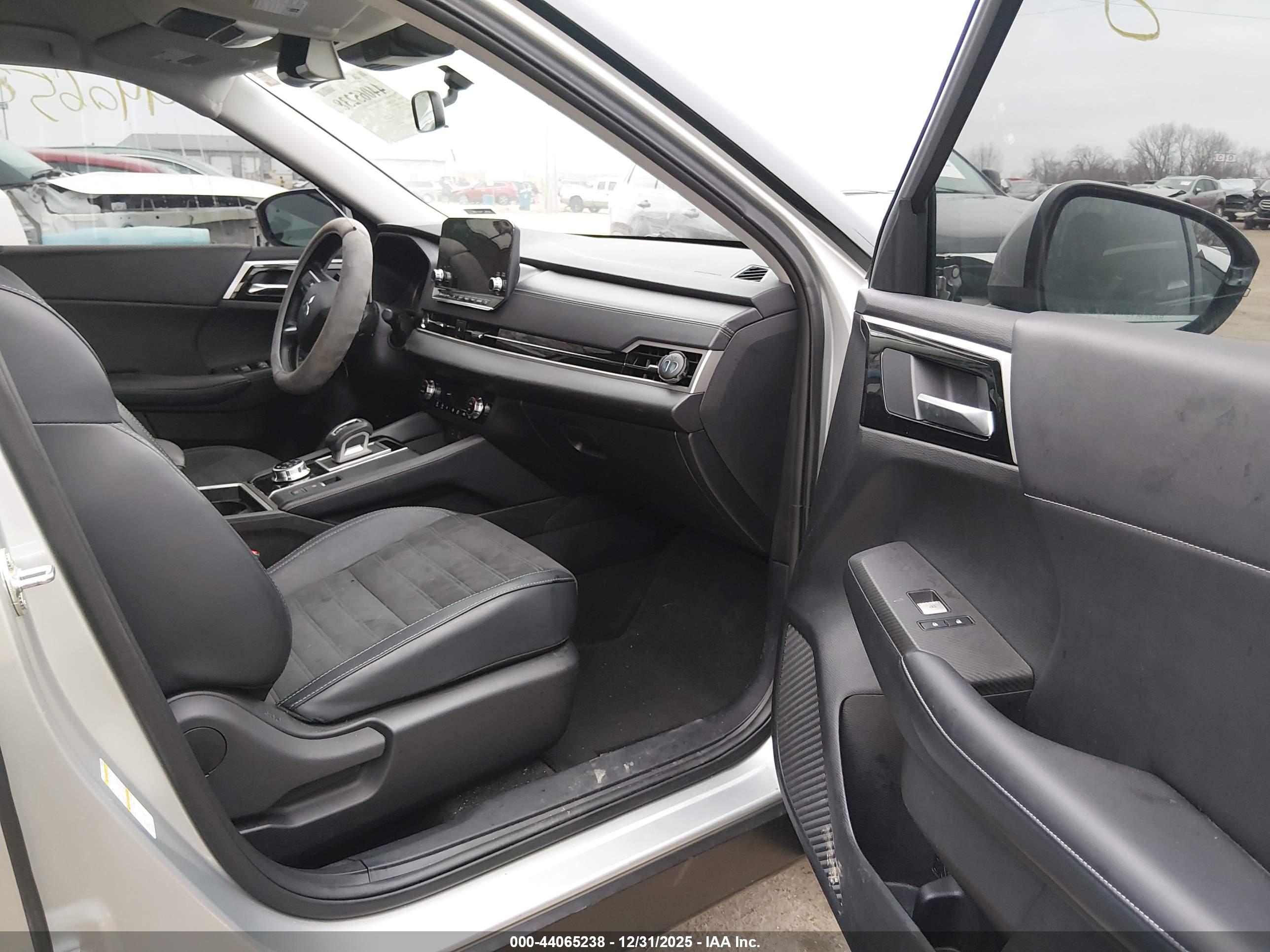 MITSUBISHI OUTLANDER image 5