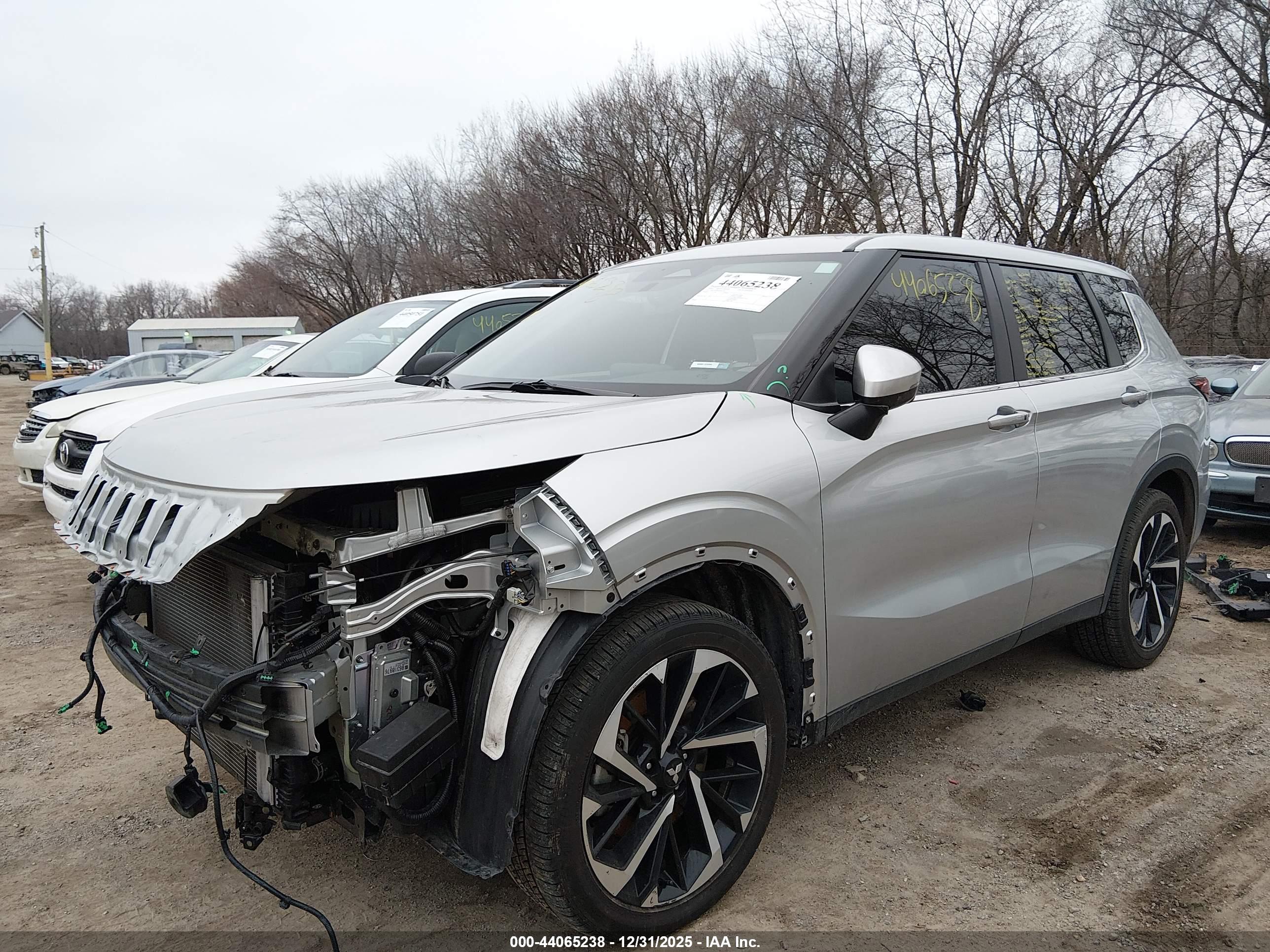 MITSUBISHI OUTLANDER image 6