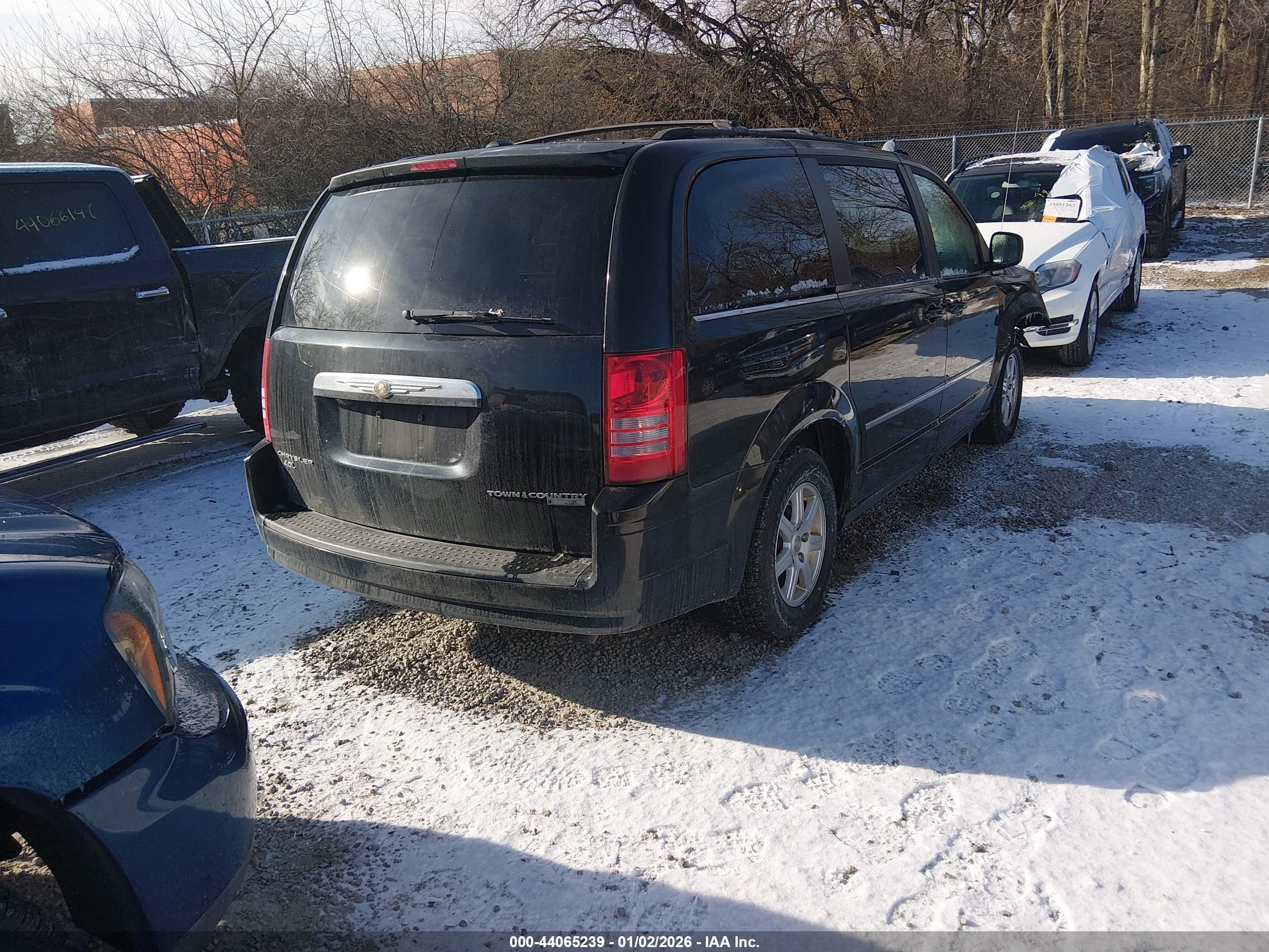 CHRYSLER TOWN image 4