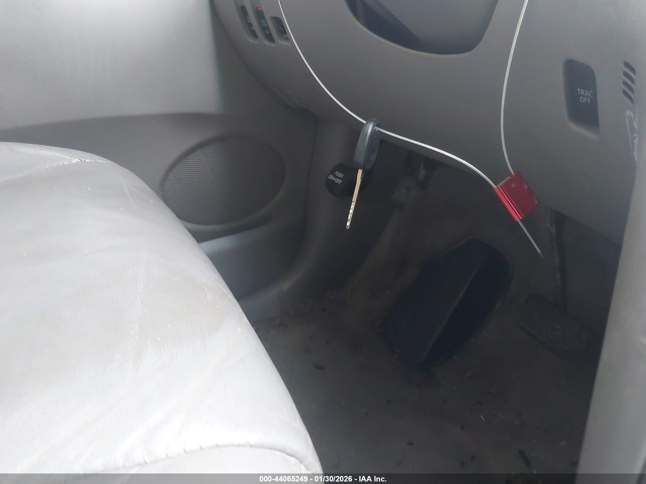 TOYOTA SIENNA image 11