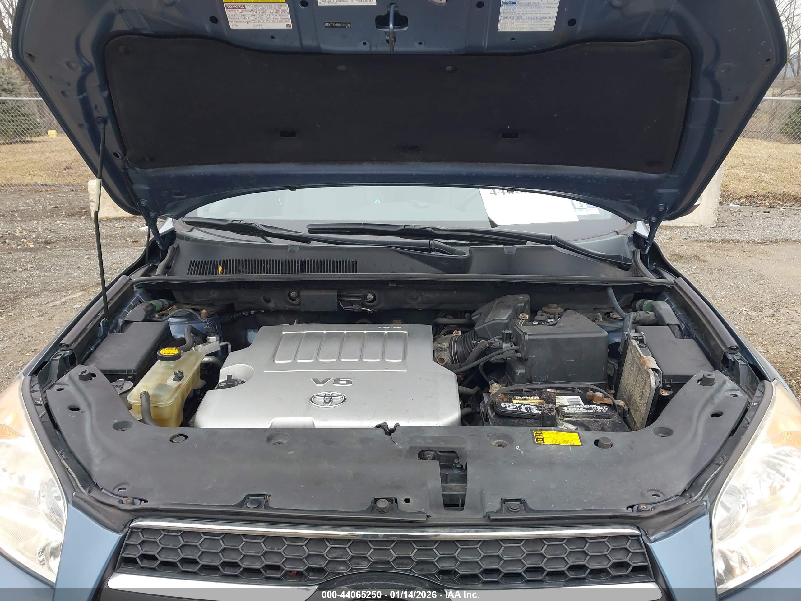 TOYOTA RAV4 image 10