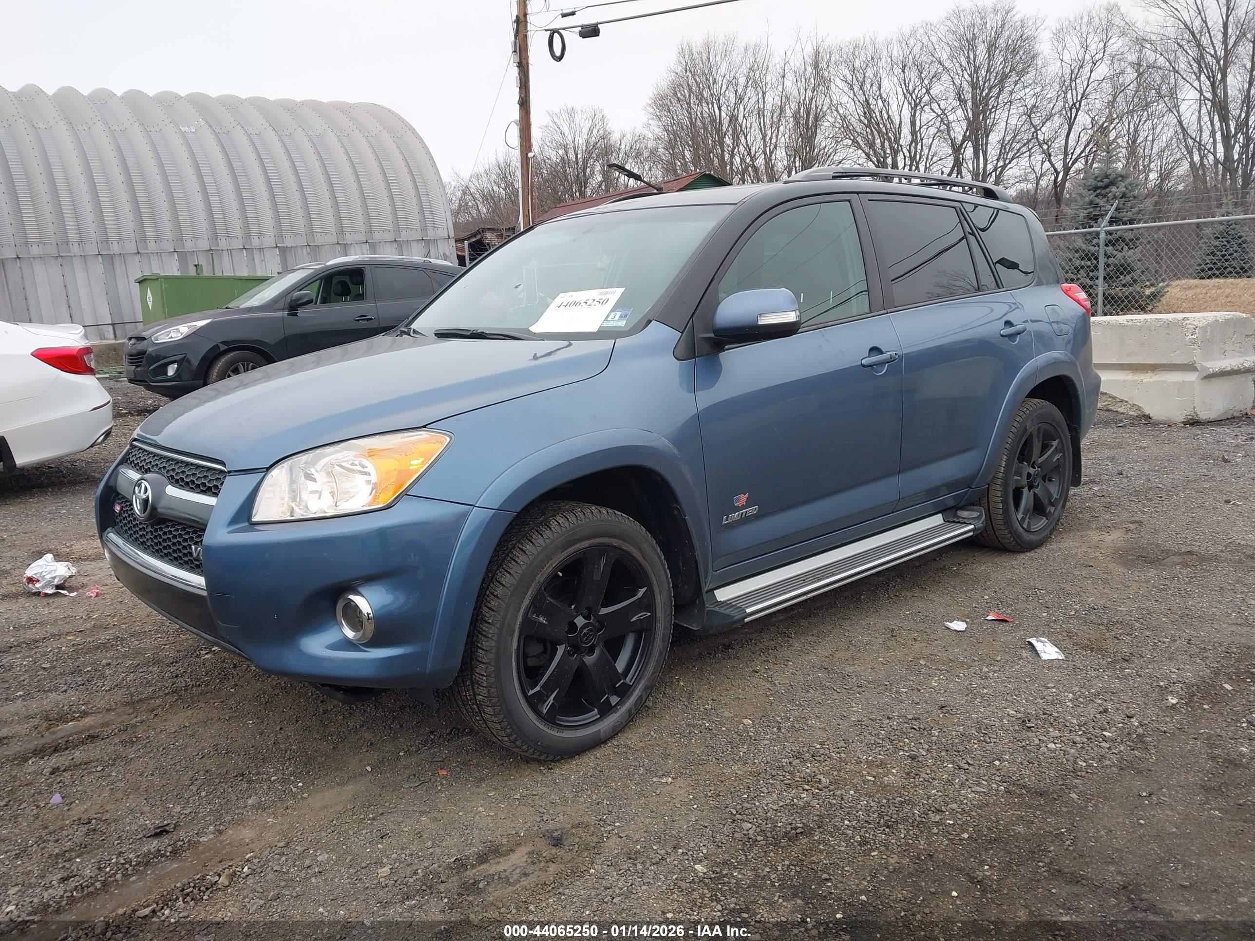 TOYOTA RAV4 image 2